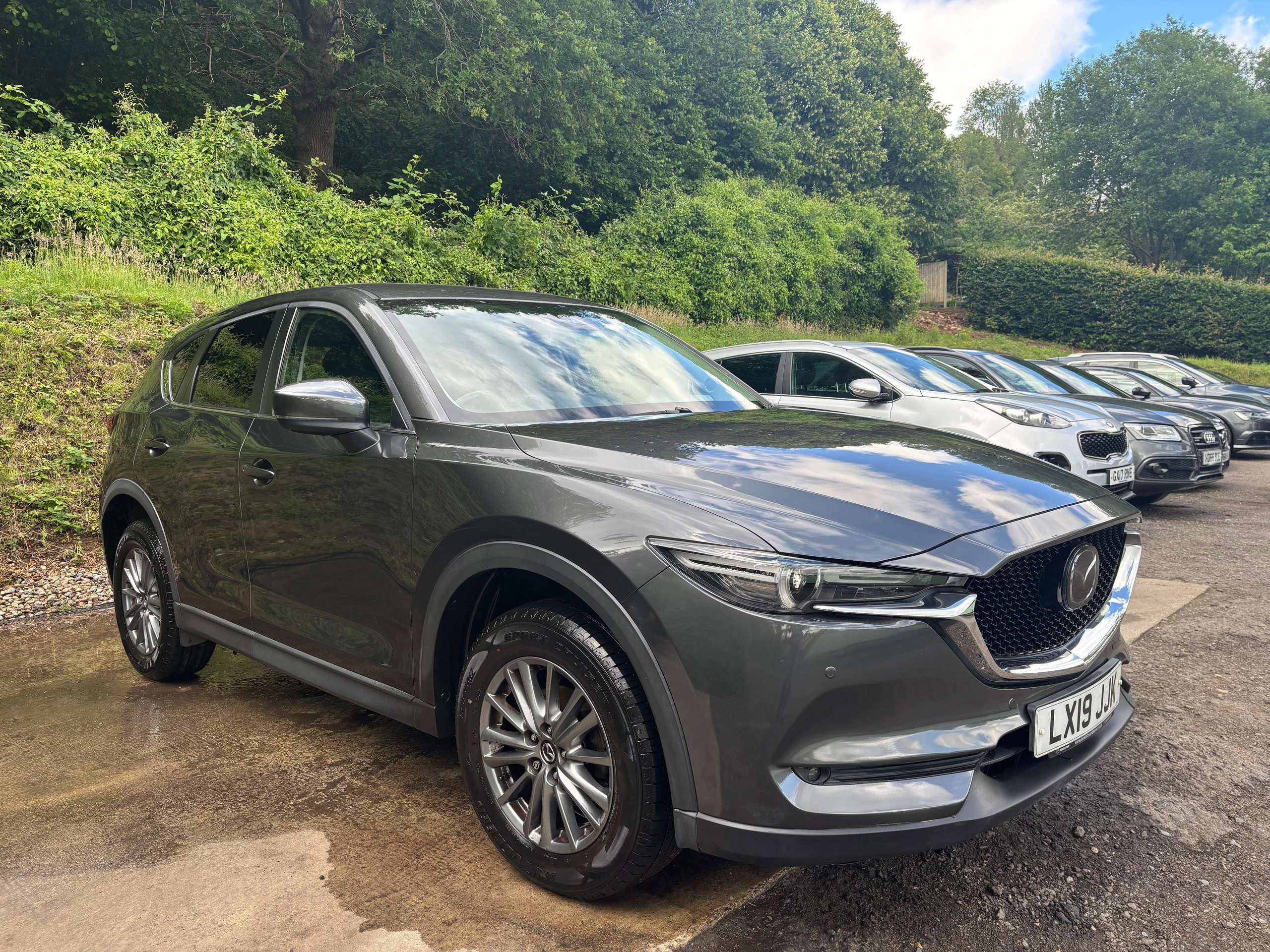 A 2019 MAZDA CX-5 2.0 SKYACTIV-G SE-L Nav+ SUV 5dr Petrol Manual Euro 6 (s/s) (165 ps) A 2019 MAZDA CX-5 2.0 SKYACTIV-G SE-L Nav+ SUV 5dr Petrol Manual Euro 6 (s/s) (165 ps)
