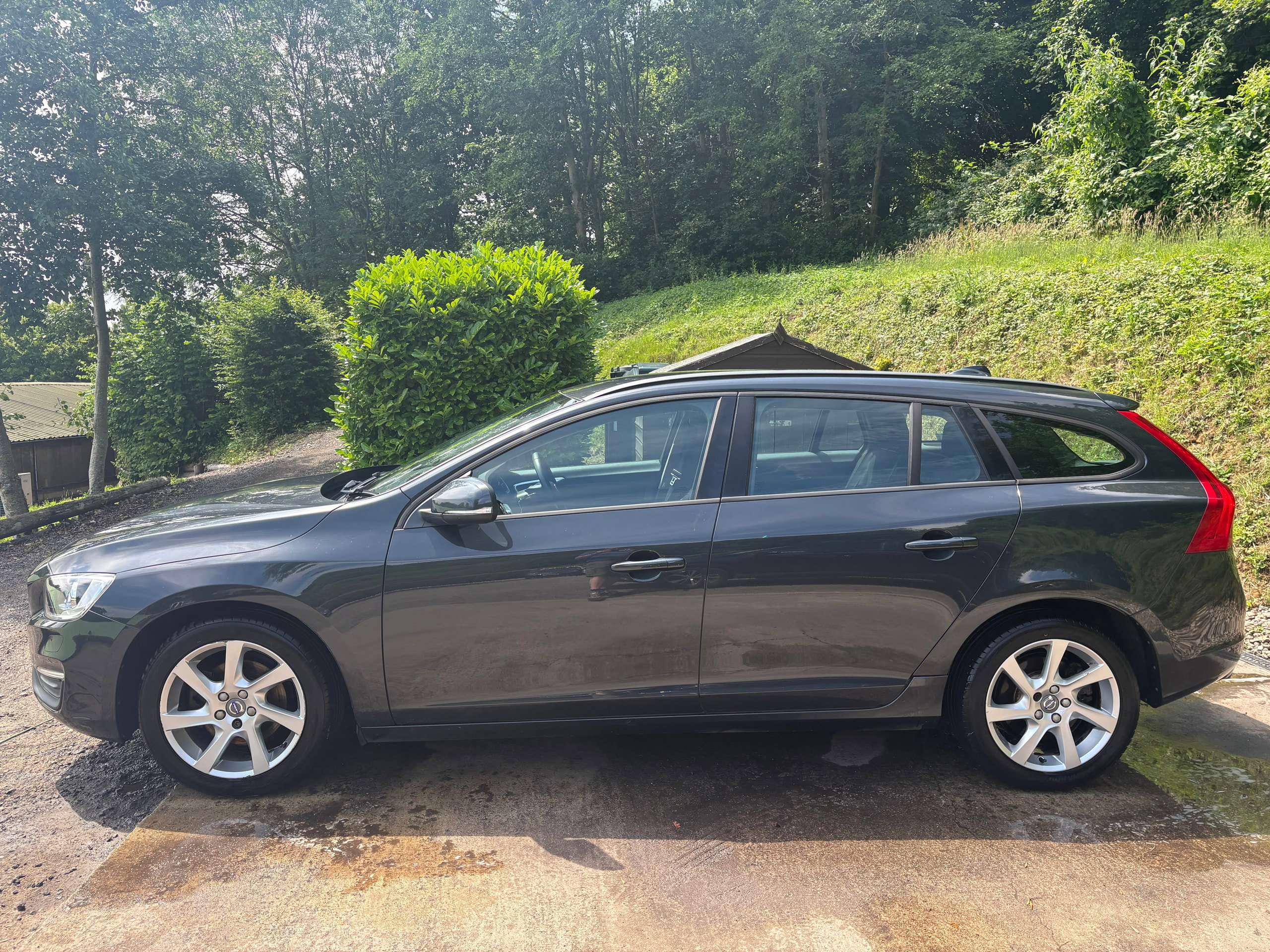 2015 VOLVO V60 2015 VOLVO V60