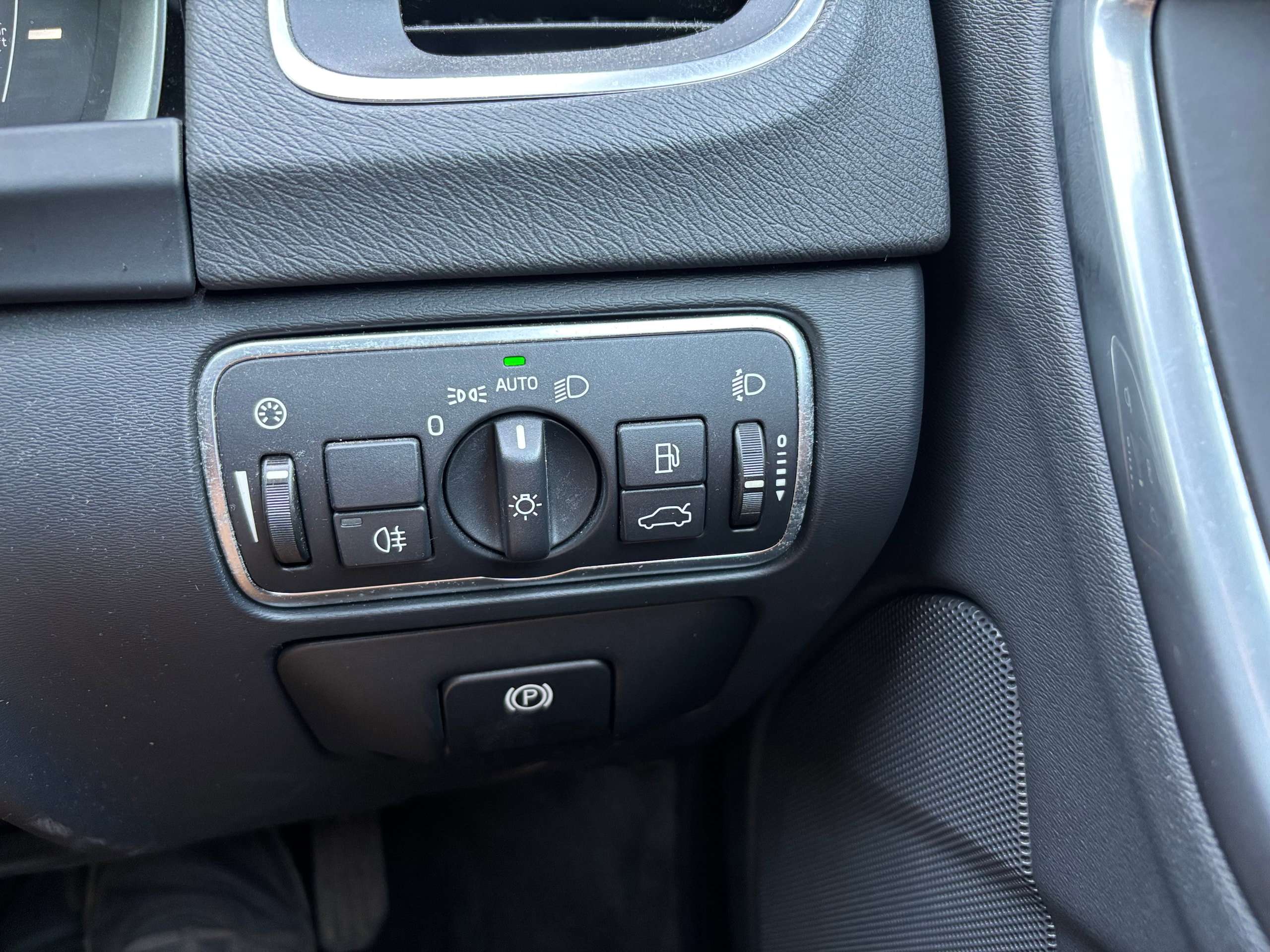 2015 VOLVO V60 2015 VOLVO V60