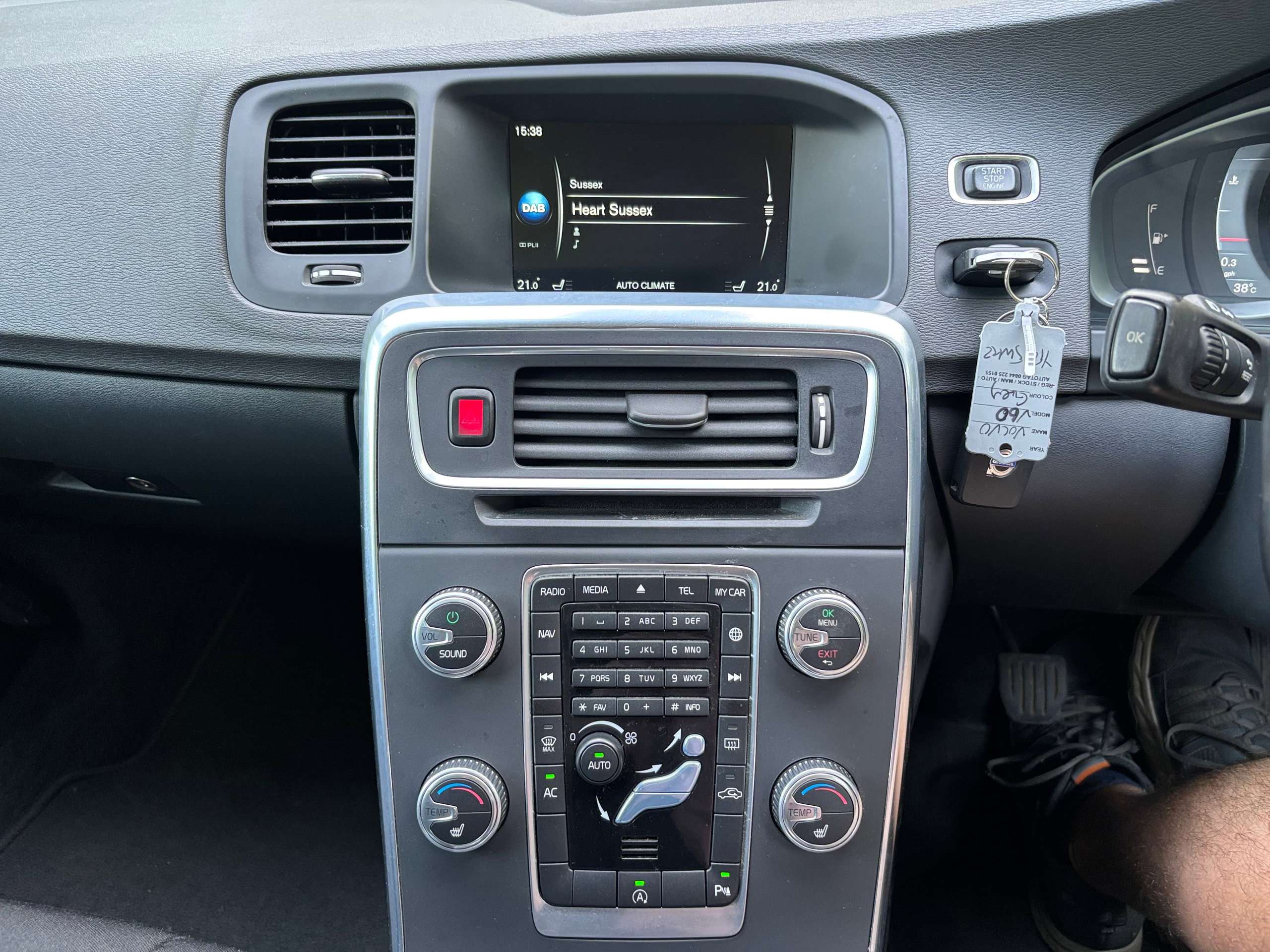 2015 VOLVO V60 2015 VOLVO V60