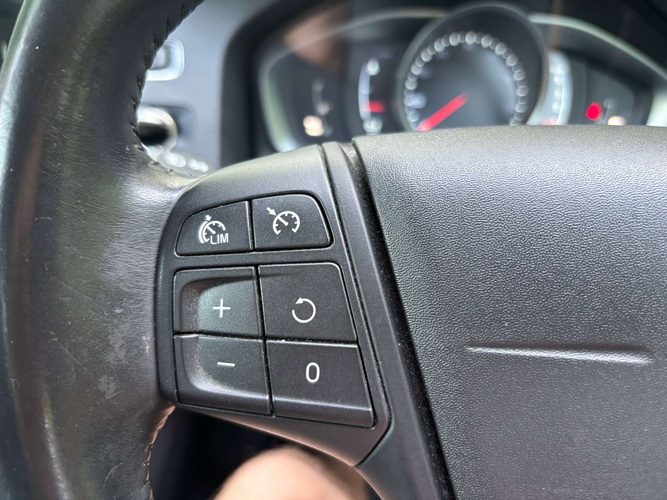 2015 VOLVO V60 2015 VOLVO V60