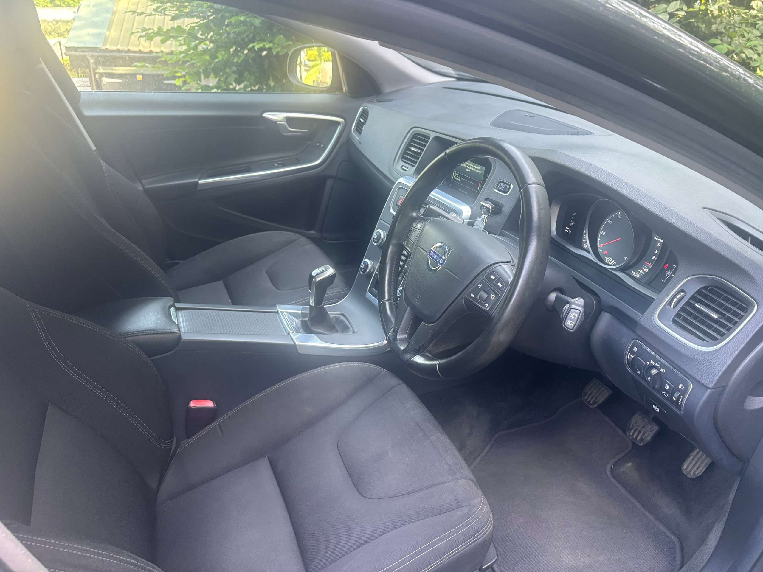 2015 VOLVO V60 2015 VOLVO V60