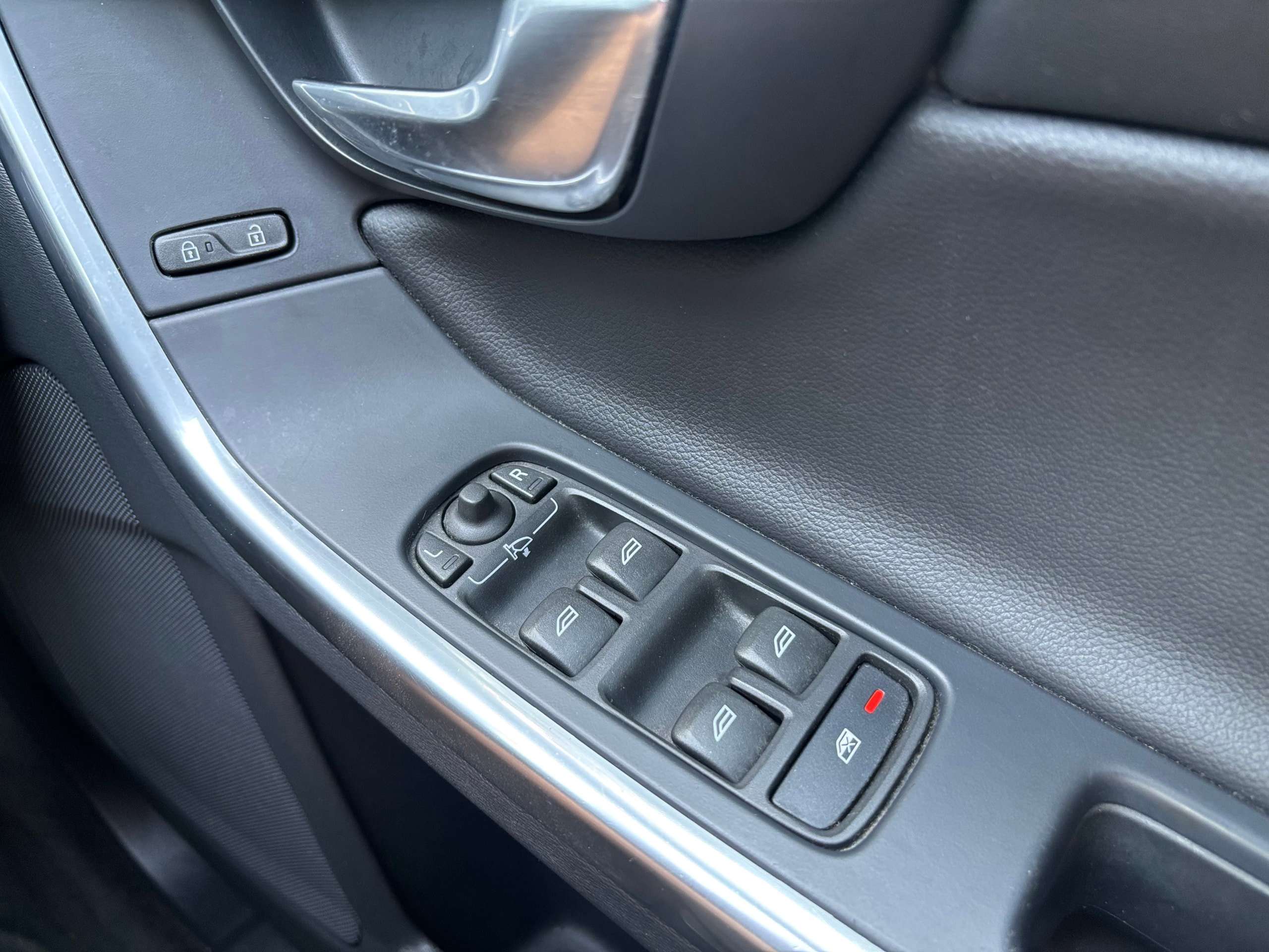 2015 VOLVO V60 2015 VOLVO V60
