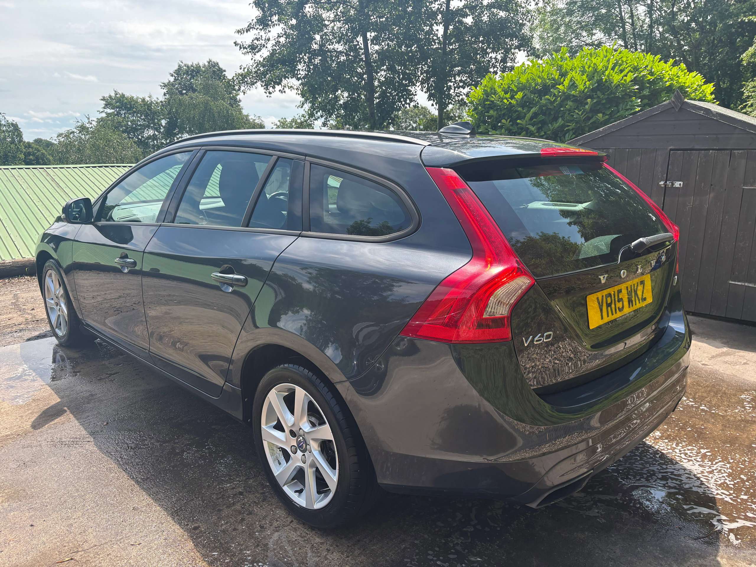 2015 VOLVO V60 2015 VOLVO V60