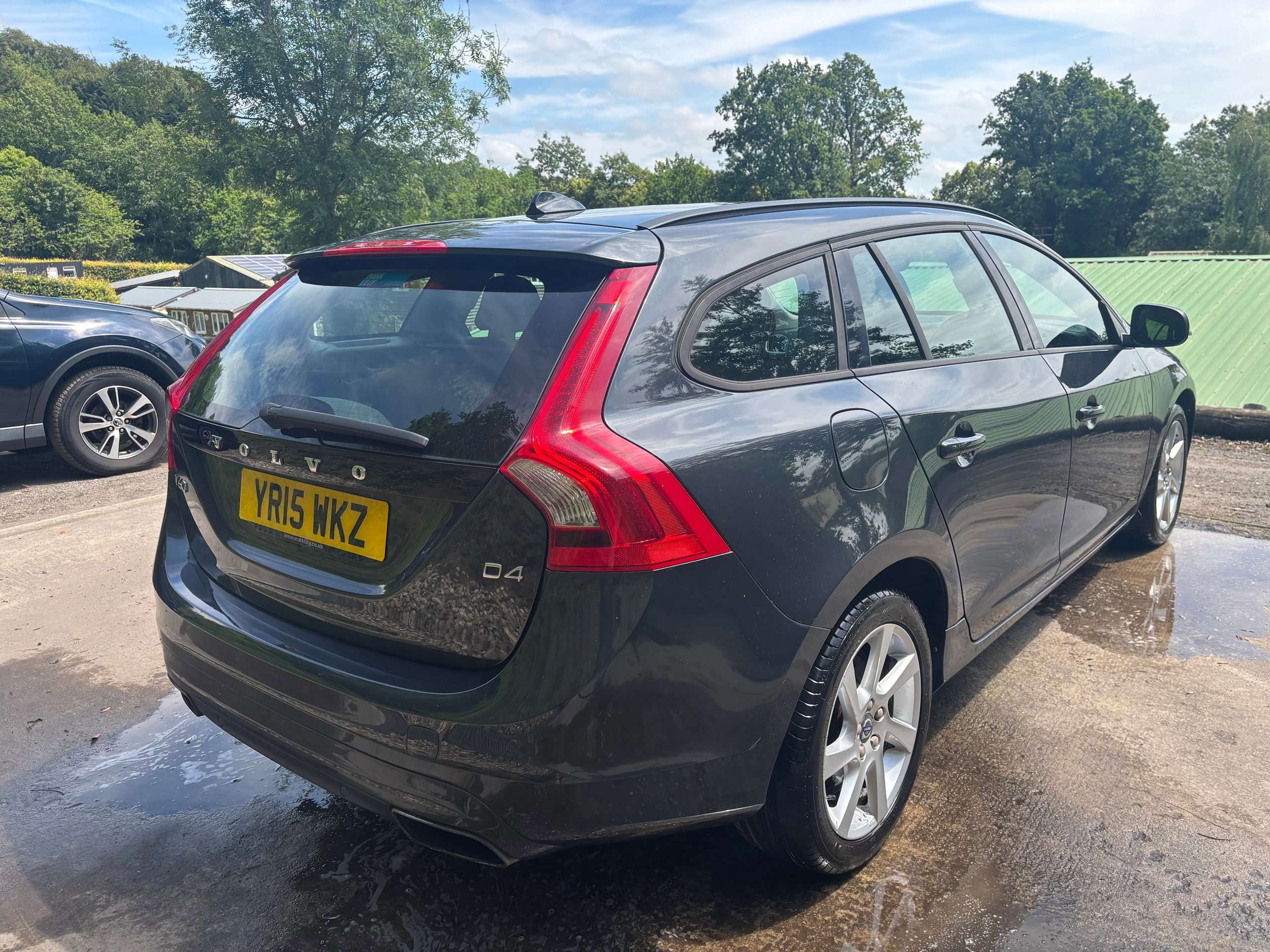 2015 VOLVO V60 2015 VOLVO V60