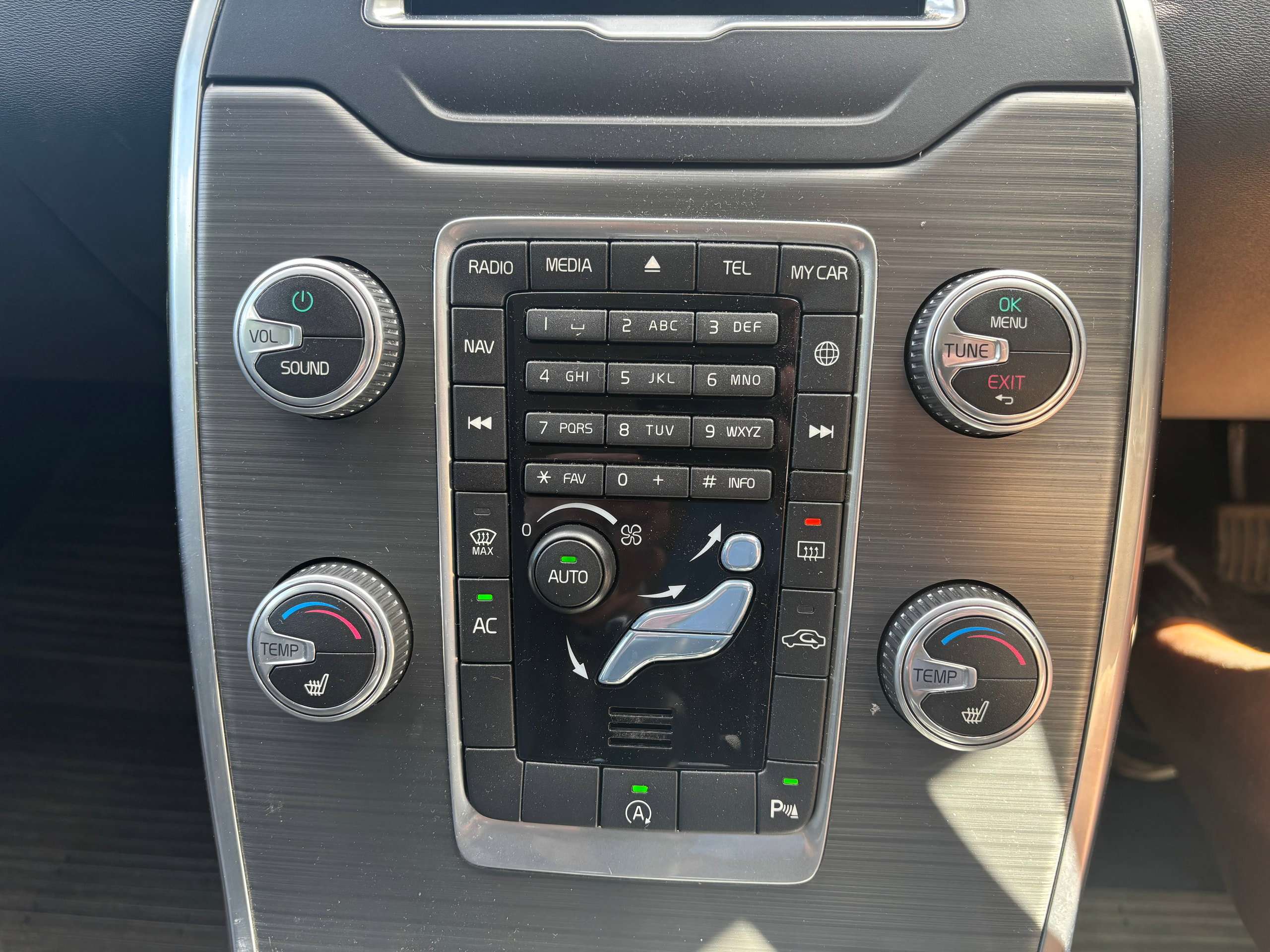 2016 VOLVO XC70 2016 VOLVO XC70