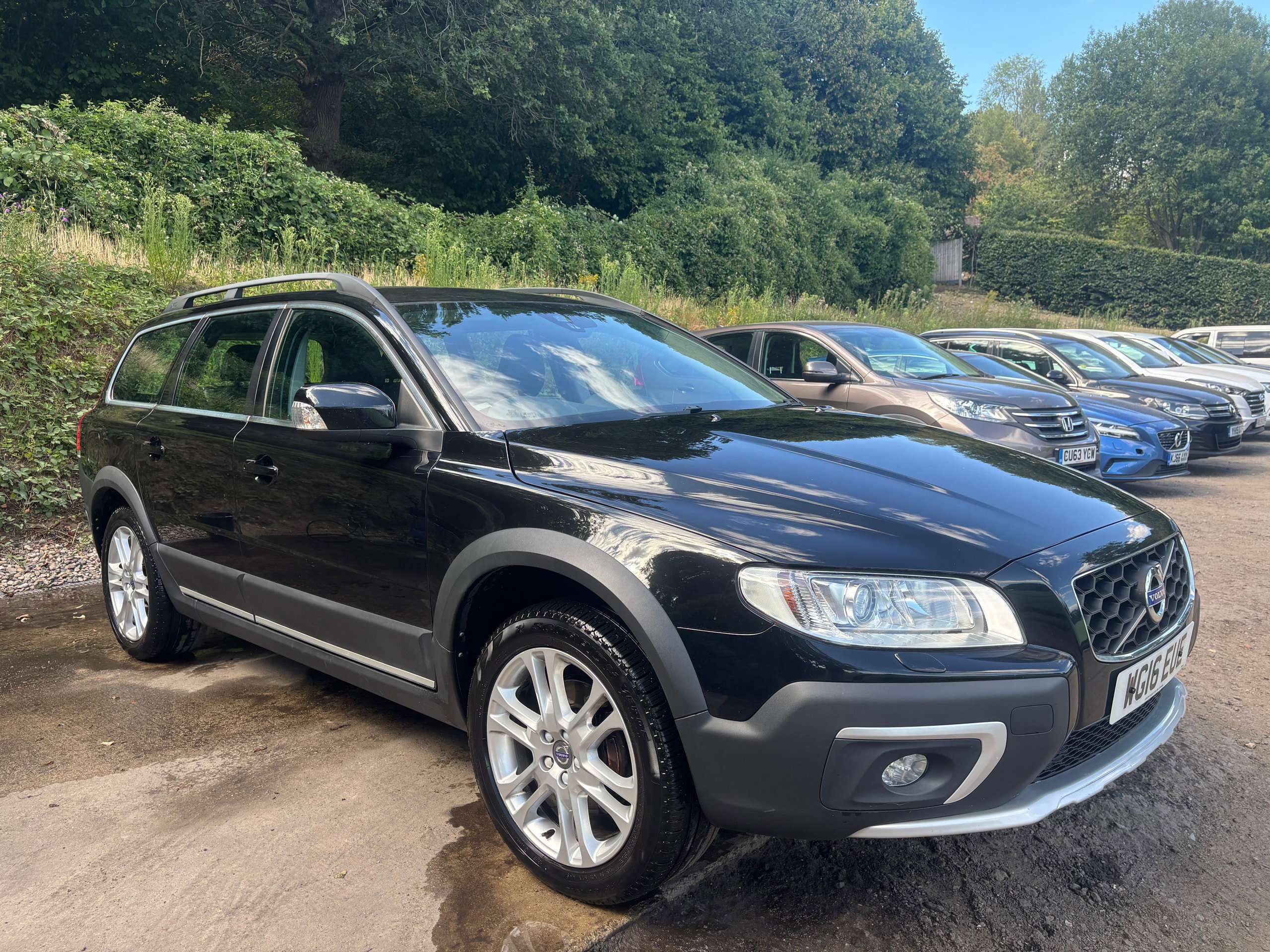 A 2016 VOLVO XC70 2.0 D4 SE Lux Estate 5dr Diesel Manual Euro 6 (s/s) (181 ps) A 2016 VOLVO XC70 2.0 D4 SE Lux Estate 5dr Diesel Manual Euro 6 (s/s) (181 ps)