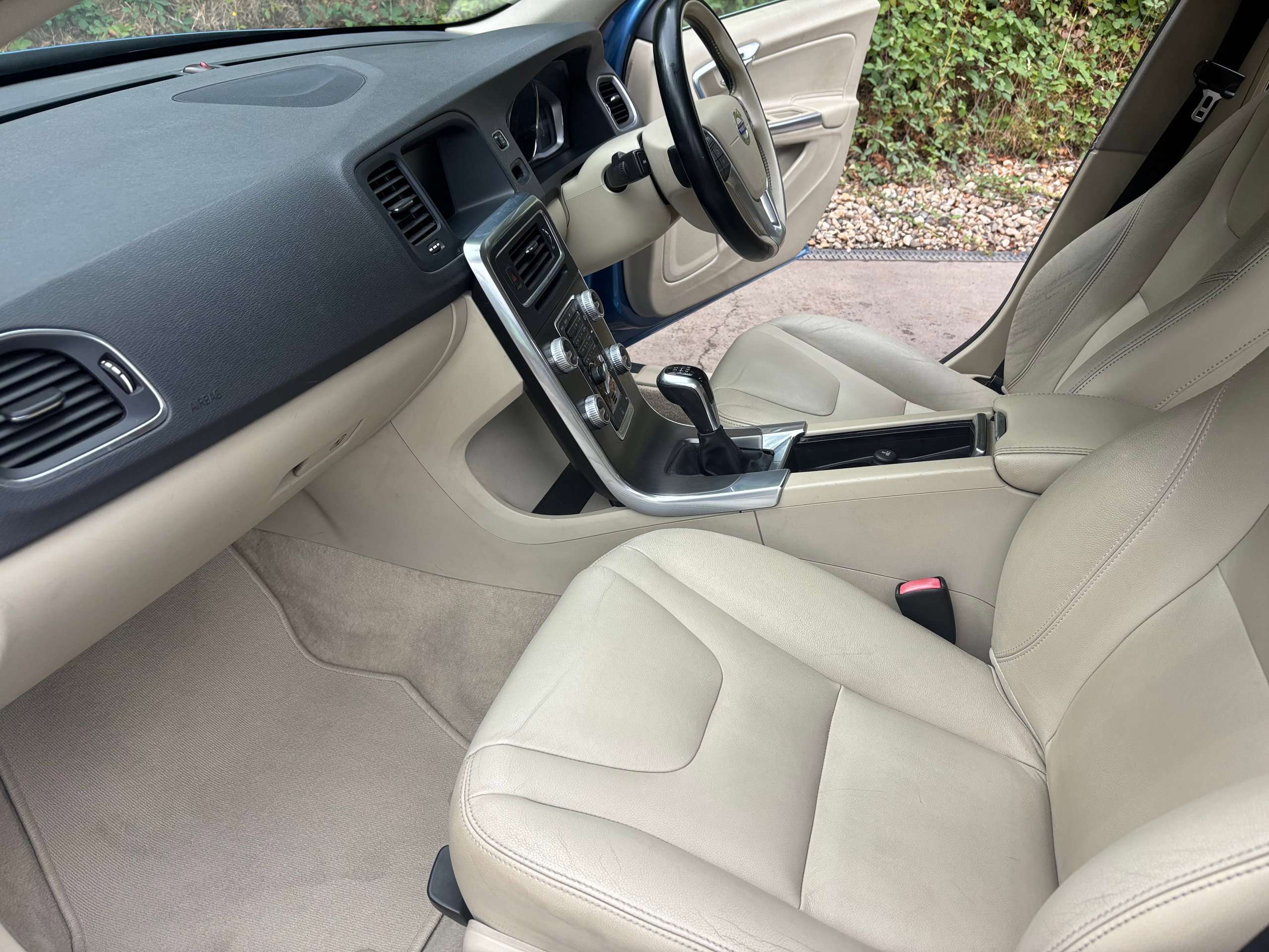 2014 VOLVO V60 2014 VOLVO V60