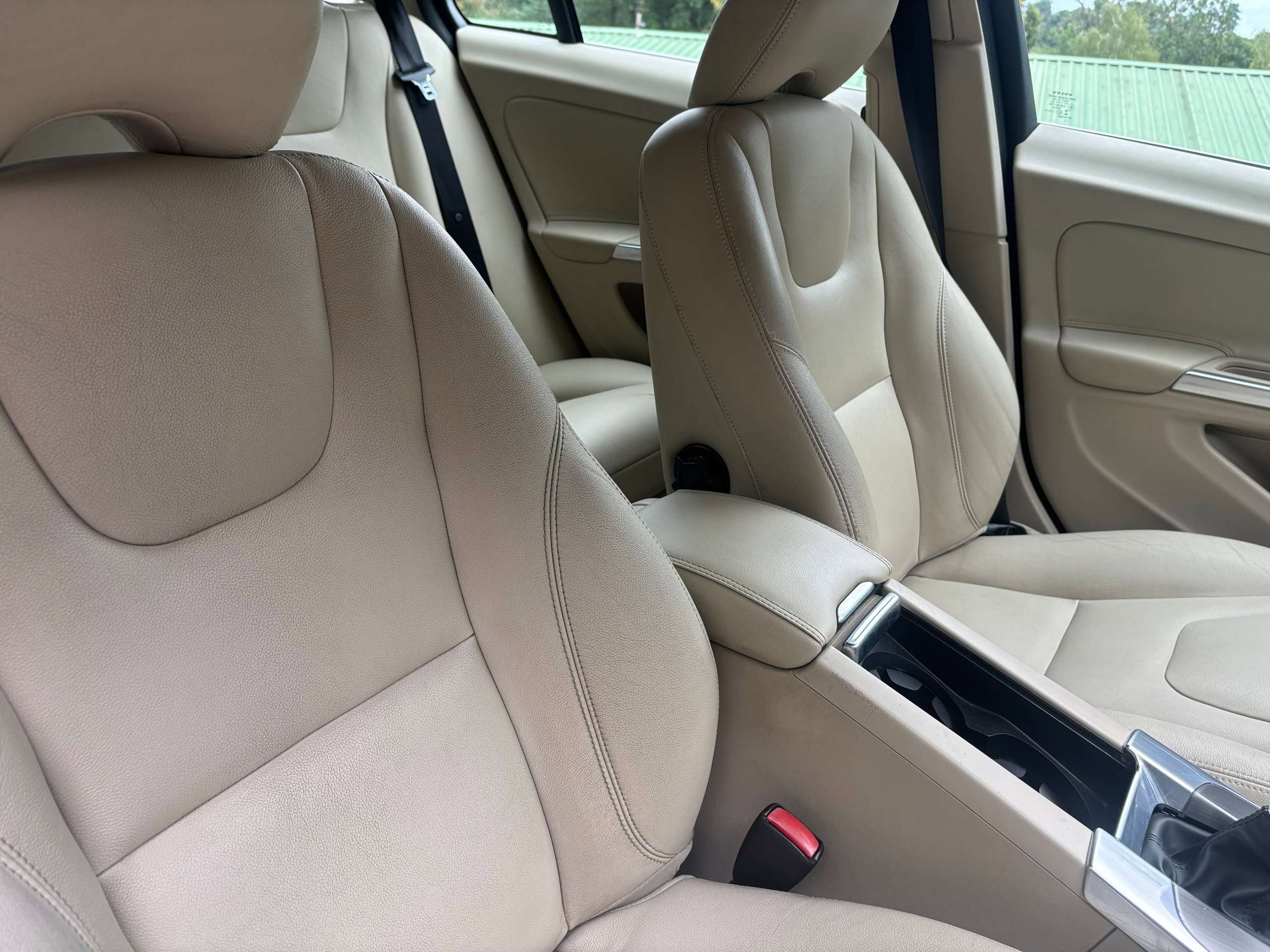 2014 VOLVO V60 2014 VOLVO V60