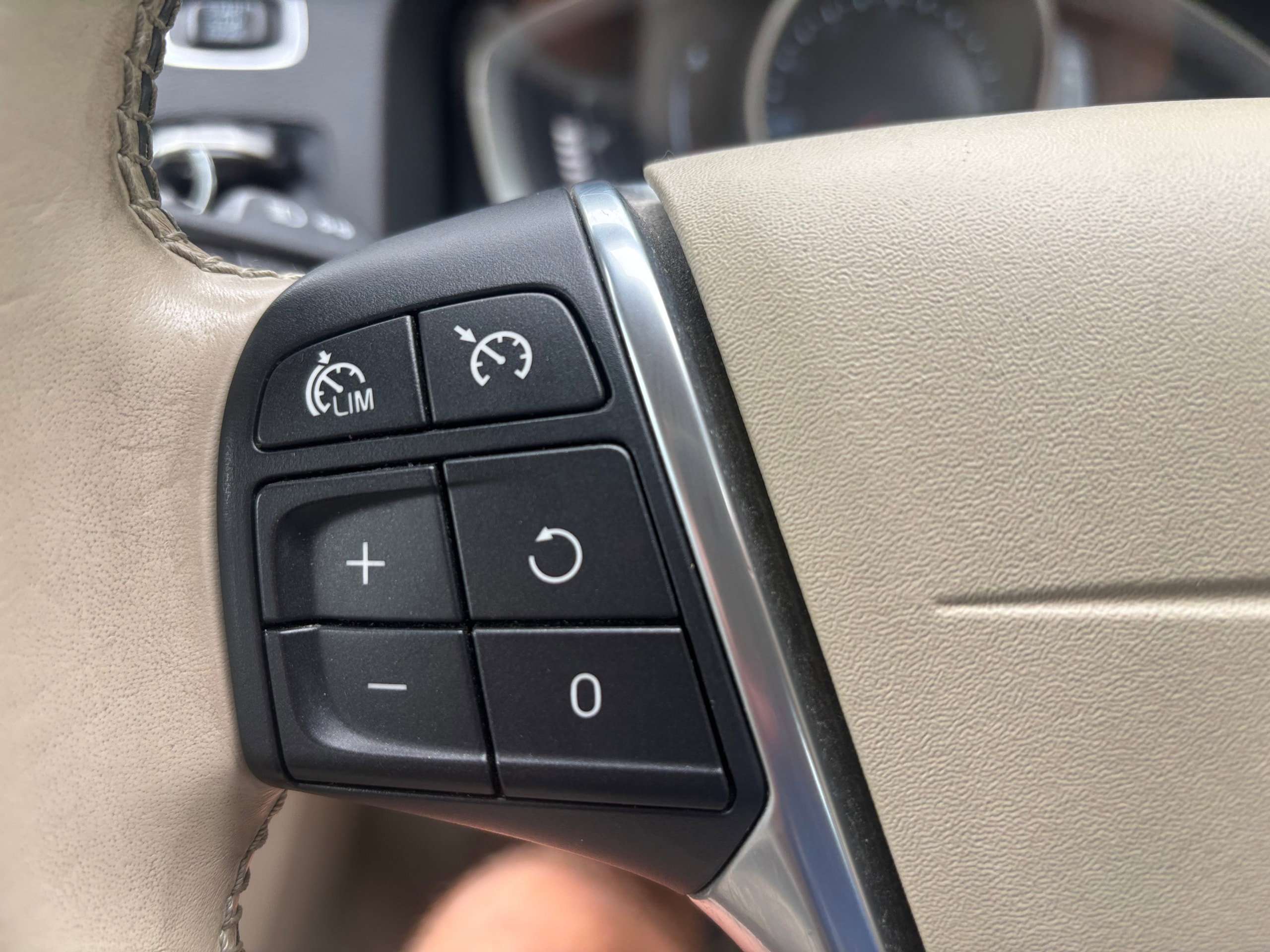 2014 VOLVO V60 2014 VOLVO V60