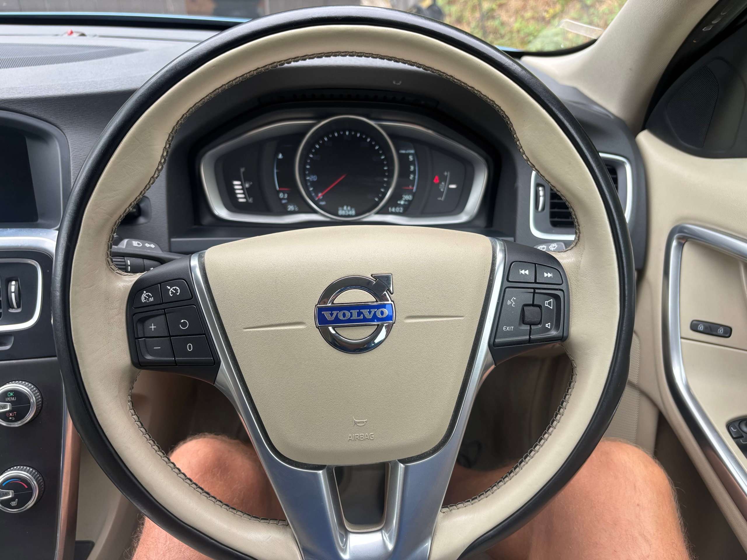 2014 VOLVO V60 2014 VOLVO V60