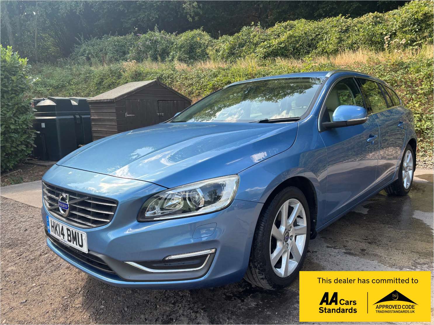A 2014 VOLVO V60 2.0 D4 SE Lux Nav Estate 5dr Diesel Manual Euro 6 (s/s) (181 ps) A 2014 VOLVO V60 2.0 D4 SE Lux Nav Estate 5dr Diesel Manual Euro 6 (s/s) (181 ps)