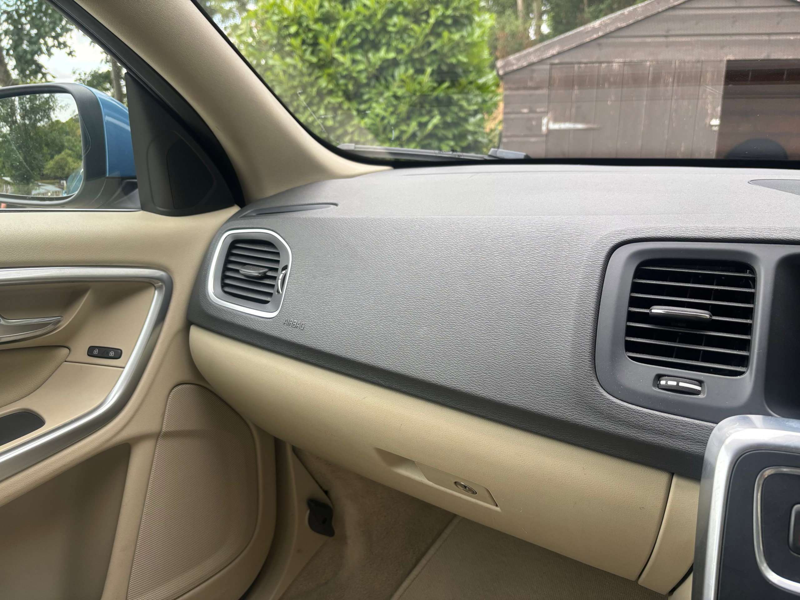 2014 VOLVO V60 2014 VOLVO V60