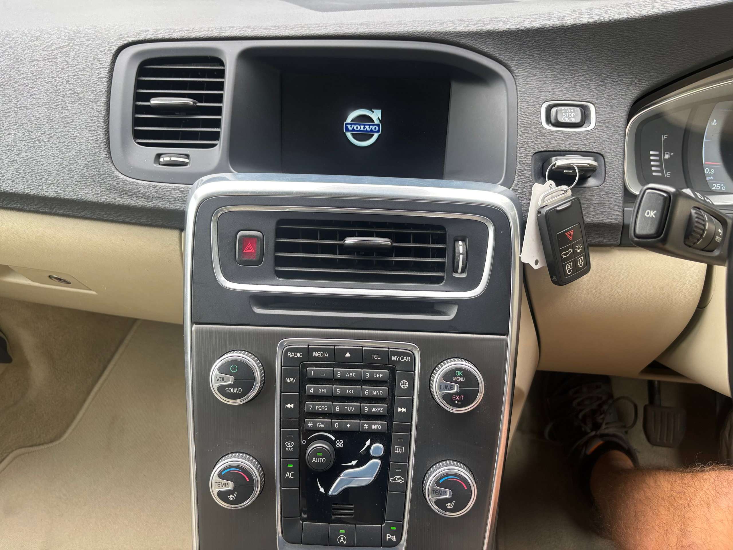 2014 VOLVO V60 2014 VOLVO V60
