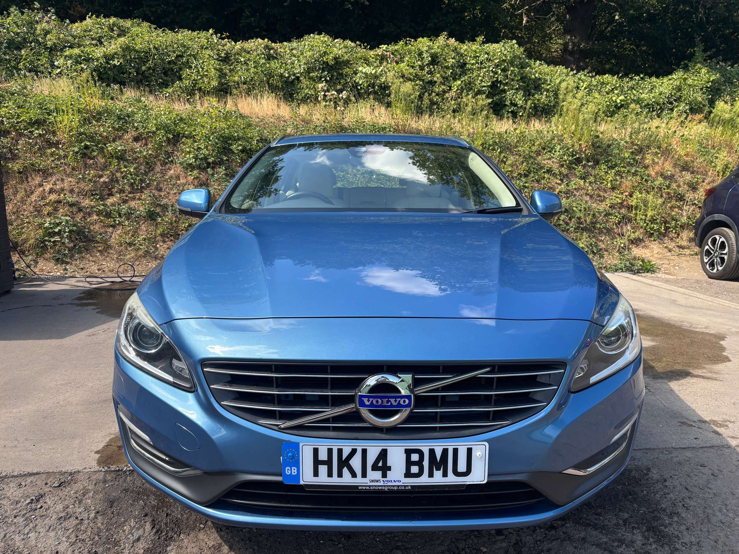 A 2014 VOLVO V60 2.0 D4 SE Lux Nav Estate 5dr Diesel Manual Euro 6 (s/s) (181 ps) A 2014 VOLVO V60 2.0 D4 SE Lux Nav Estate 5dr Diesel Manual Euro 6 (s/s) (181 ps)