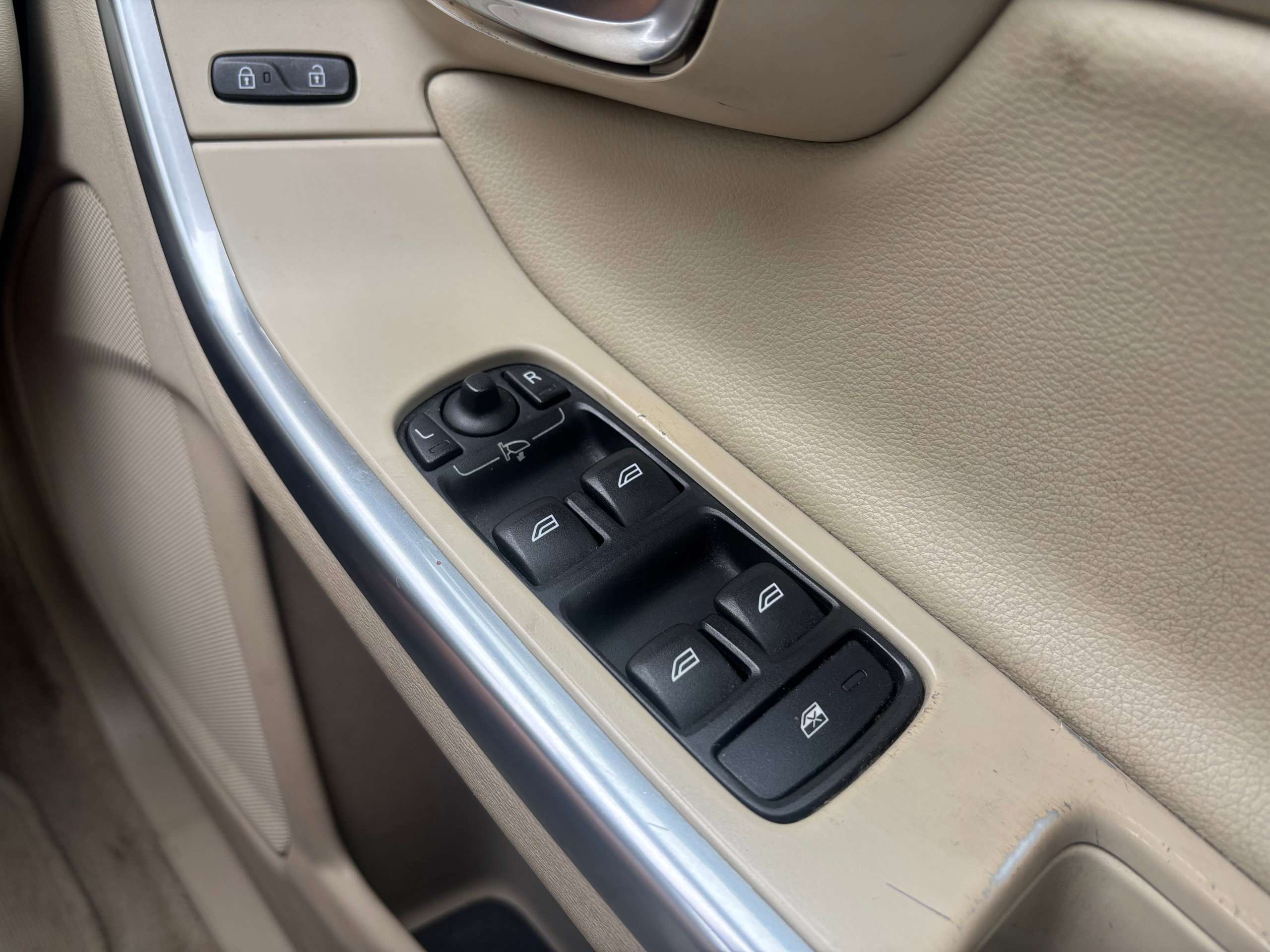 2014 VOLVO V60 2014 VOLVO V60