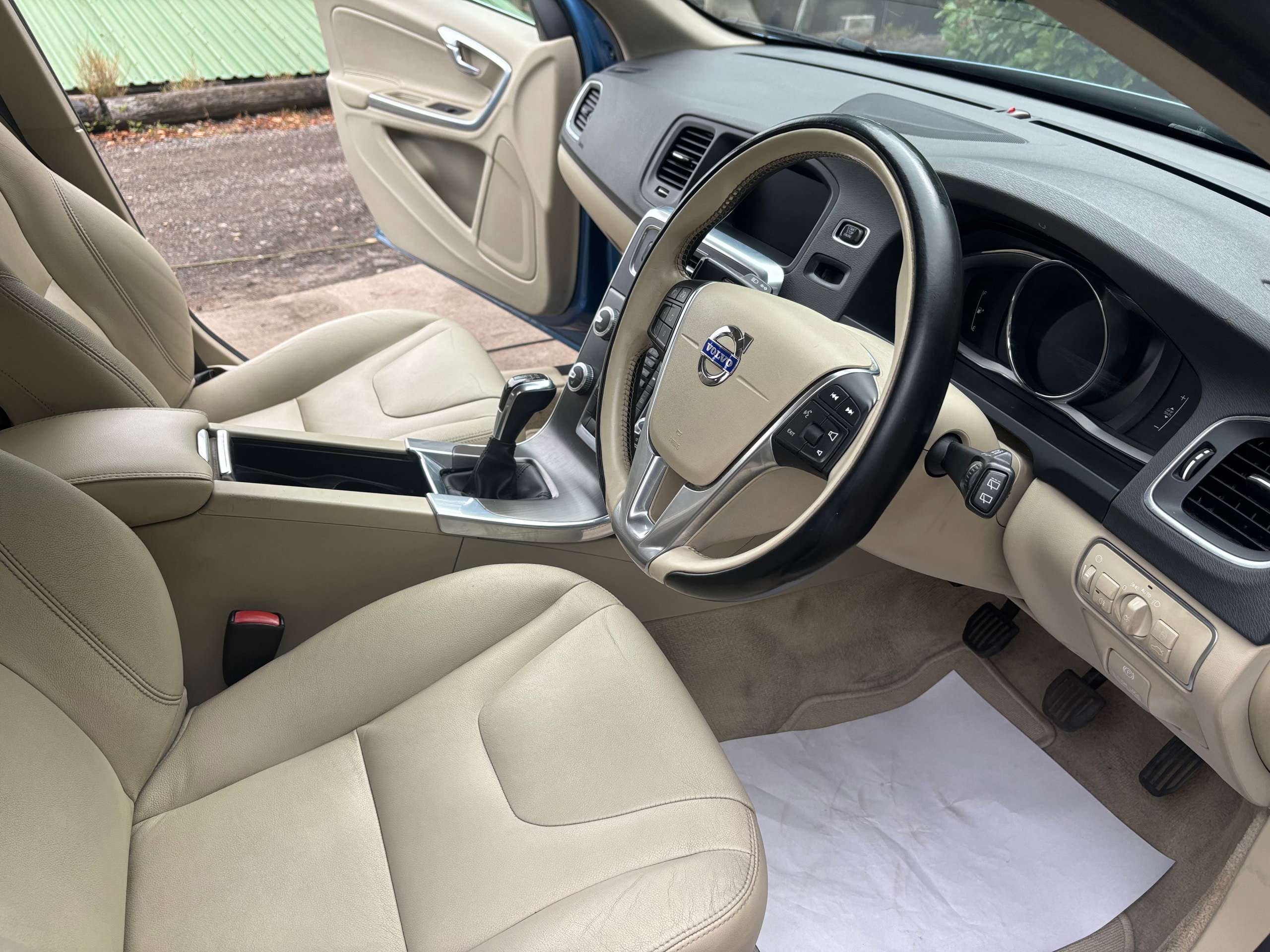 2014 VOLVO V60 2014 VOLVO V60