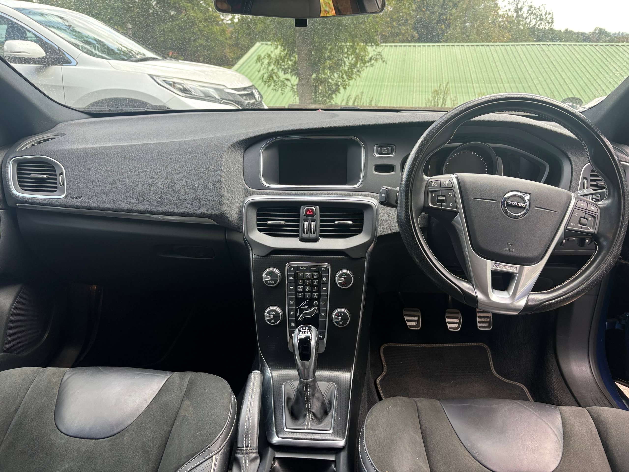 2017 VOLVO V40 2017 VOLVO V40