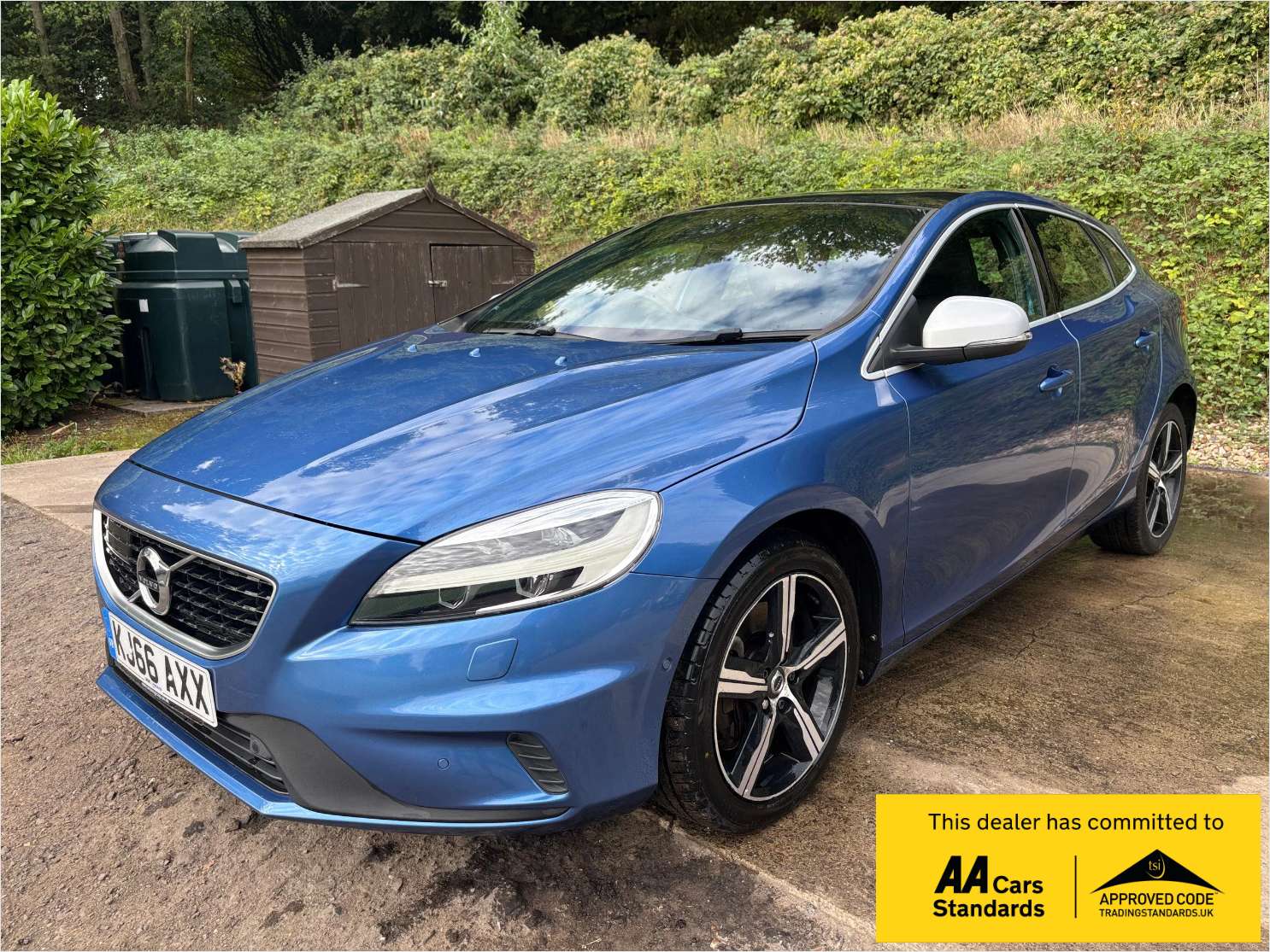A 2017 VOLVO V40 2.0 D4 R-Design Hatchback 5dr Diesel Manual Euro 6 (s/s) (190 ps) A 2017 VOLVO V40 2.0 D4 R-Design Hatchback 5dr Diesel Manual Euro 6 (s/s) (190 ps)