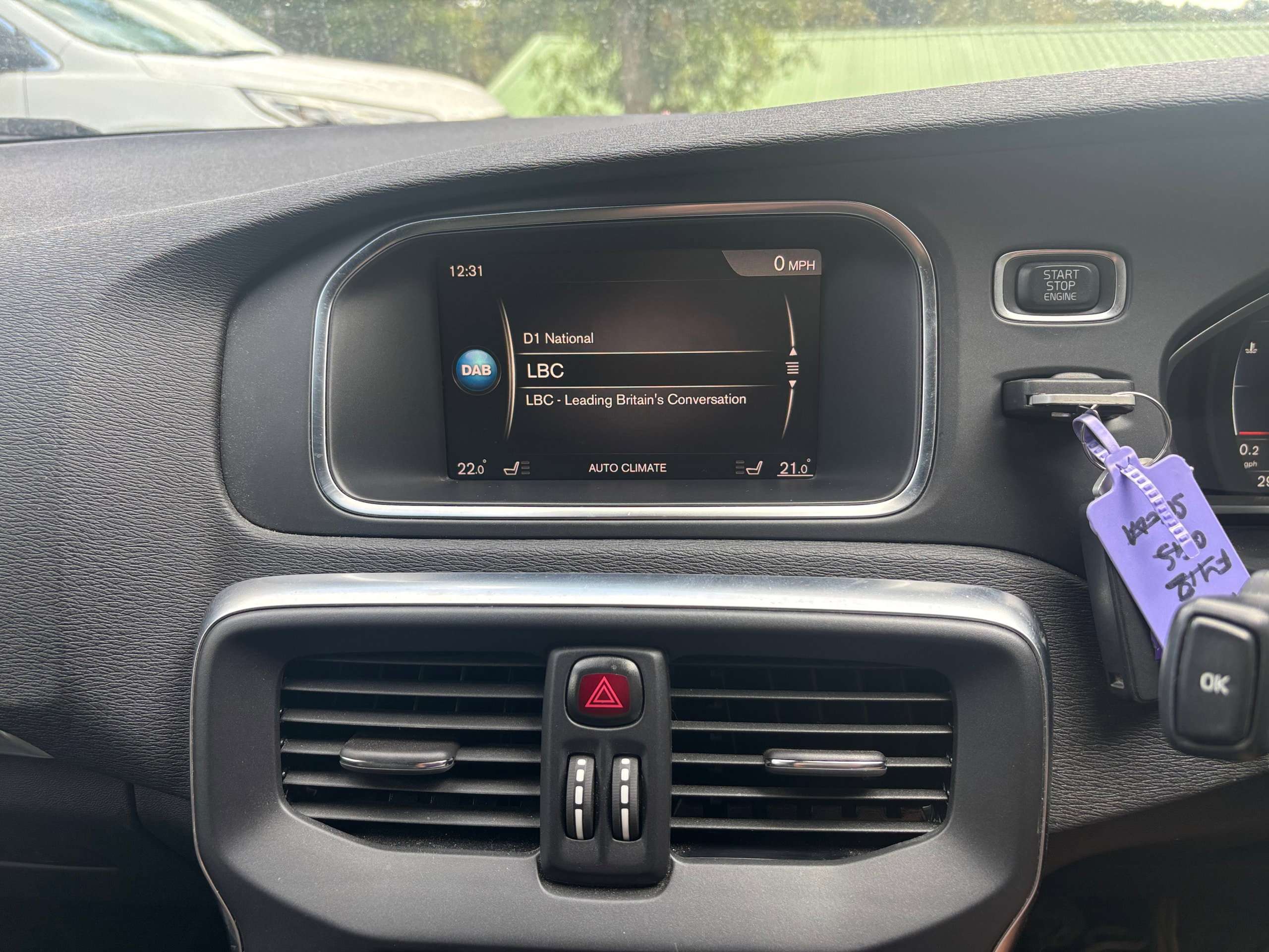 2017 VOLVO V40 2017 VOLVO V40