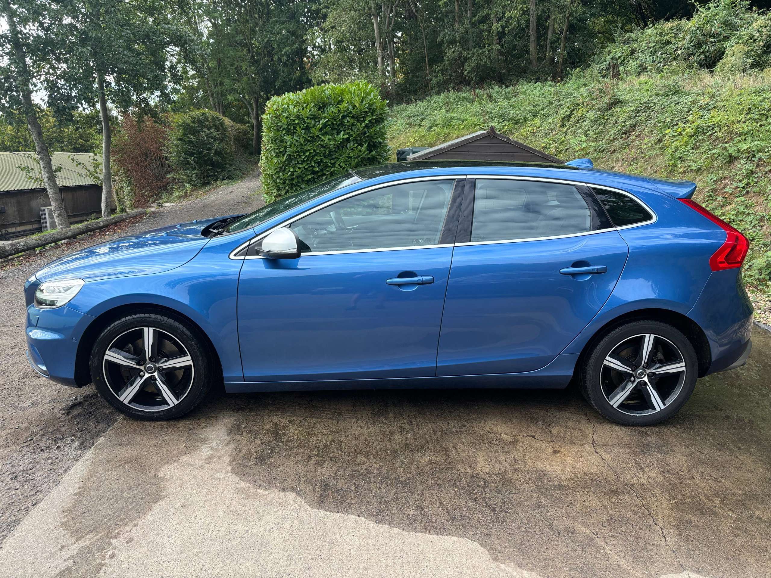 2017 VOLVO V40 2017 VOLVO V40