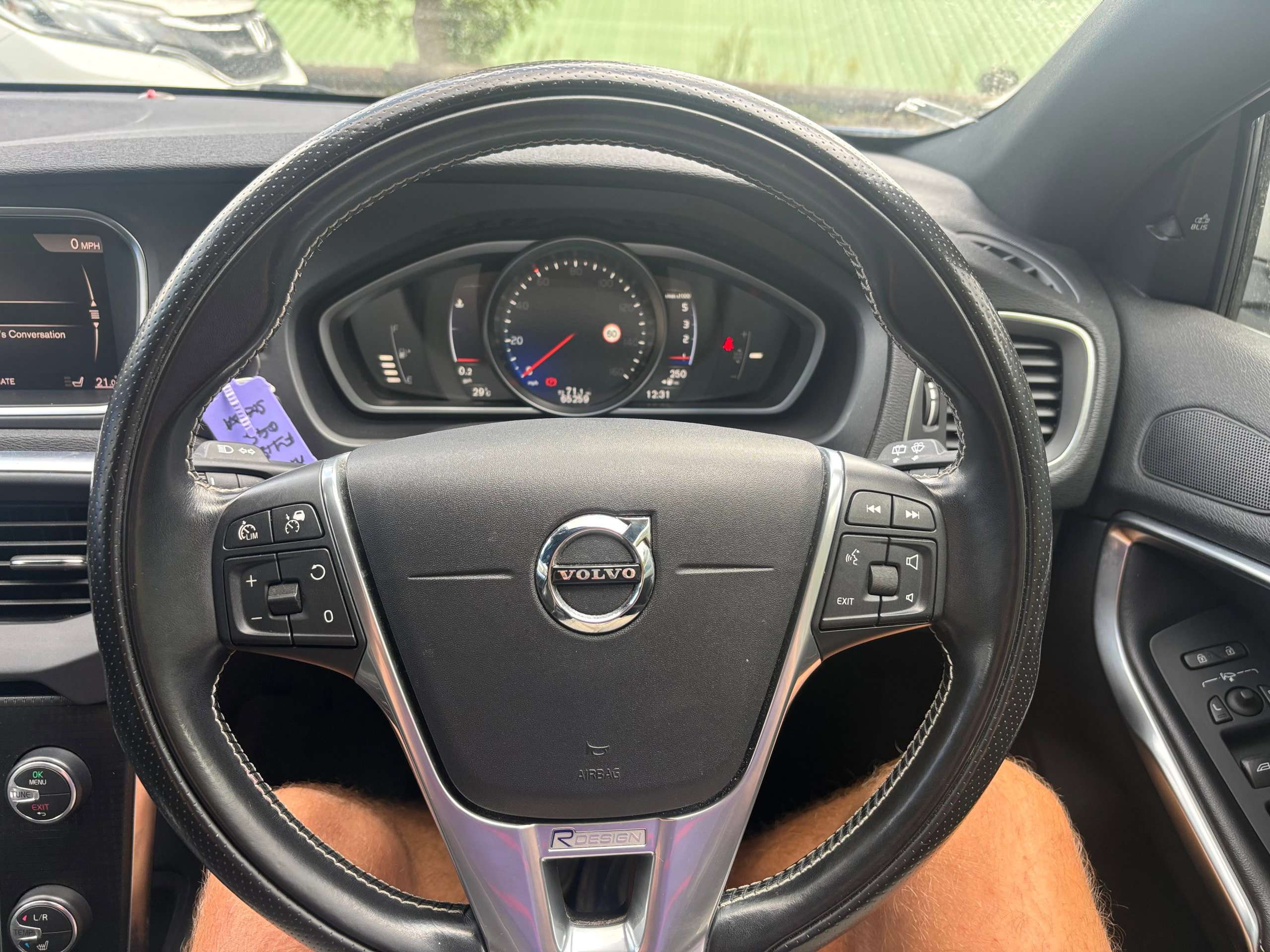 2017 VOLVO V40 2017 VOLVO V40