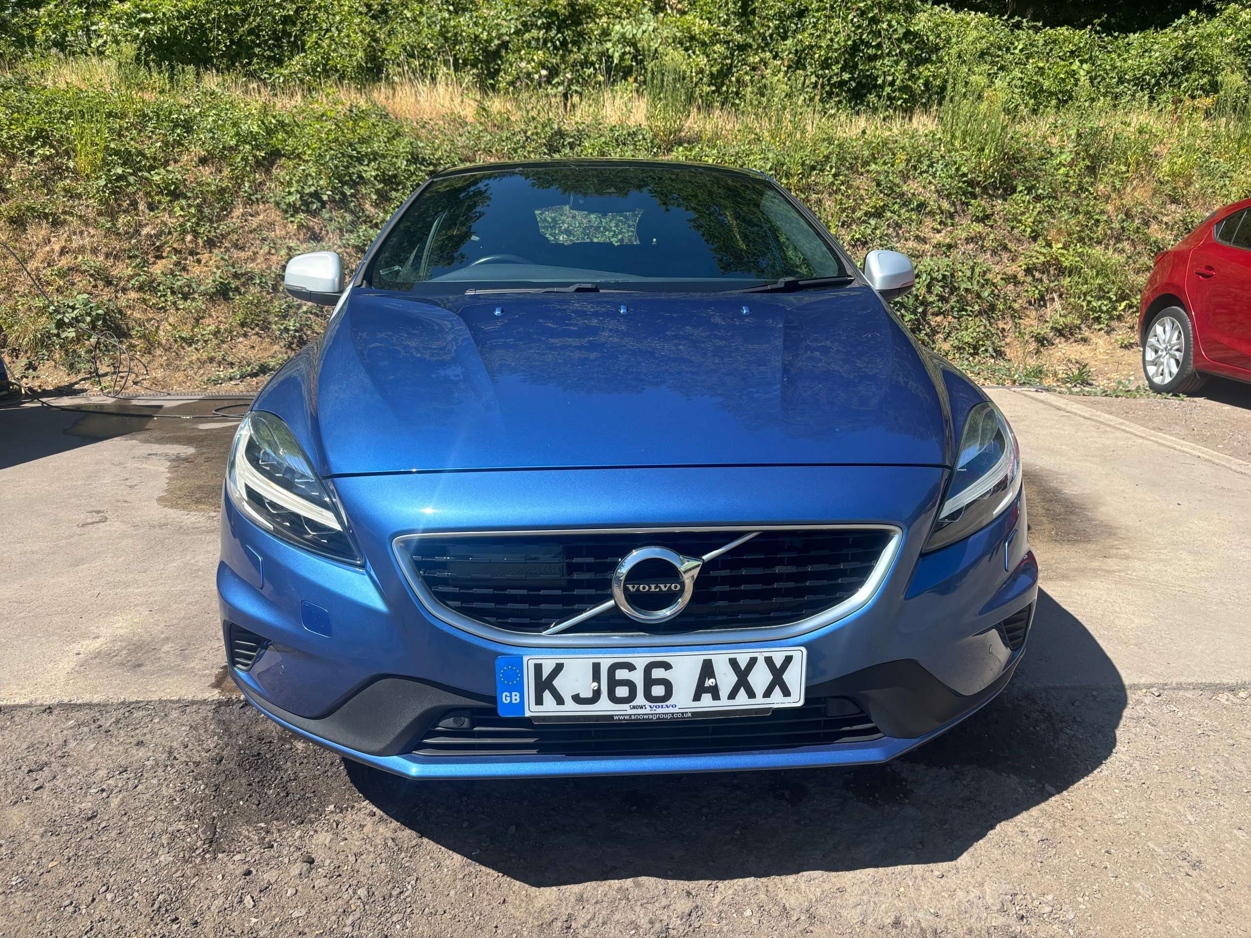 A 2017 VOLVO V40 2.0 D4 R-Design Hatchback 5dr Diesel Manual Euro 6 (s/s) (190 ps) A 2017 VOLVO V40 2.0 D4 R-Design Hatchback 5dr Diesel Manual Euro 6 (s/s) (190 ps)