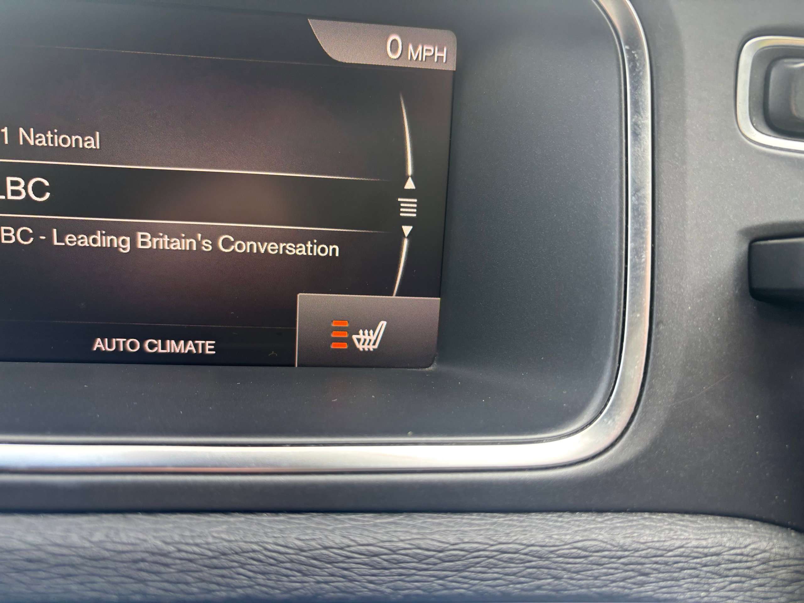 2017 VOLVO V40 2017 VOLVO V40