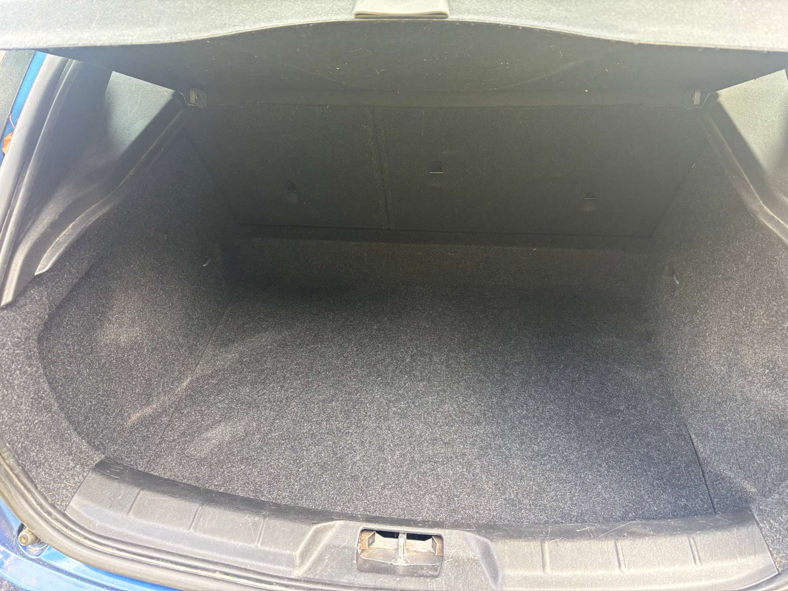 2017 VOLVO V40 2017 VOLVO V40