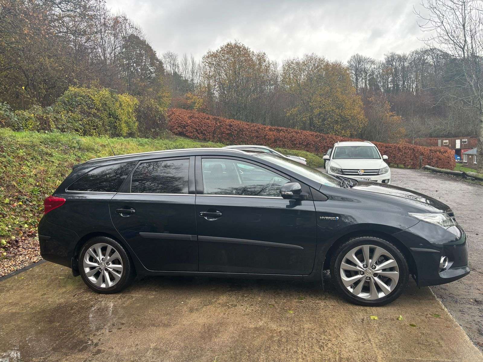 A 2014 TOYOTA AURIS 1.8 VVT-h Excel Touring Sports 5dr Petrol Hybrid CVT Euro 5 (s/s) (136 ps) A 2014 TOYOTA AURIS 1.8 VVT-h Excel Touring Sports 5dr Petrol Hybrid CVT Euro 5 (s/s) (136 ps)