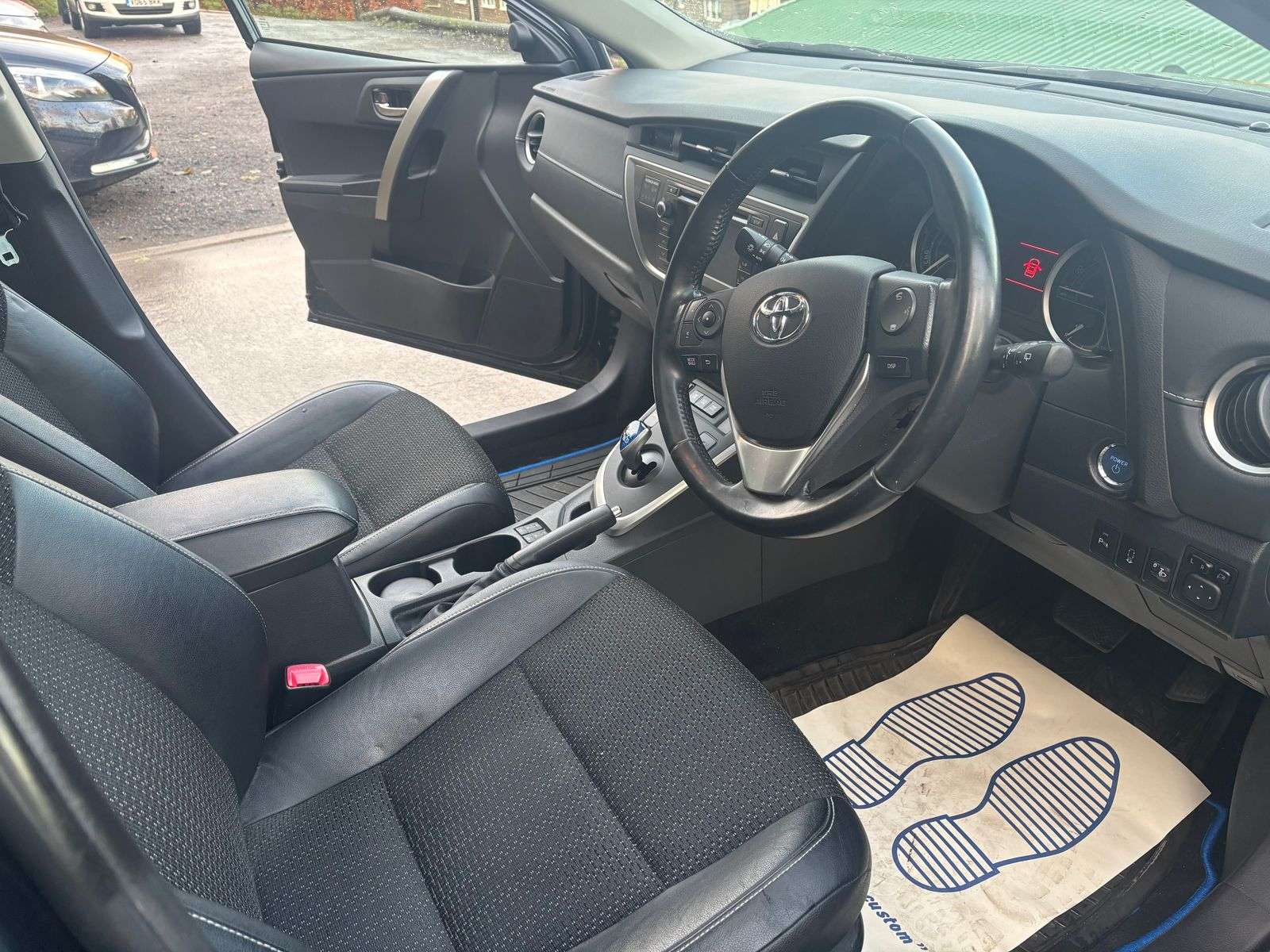 2014 TOYOTA AURIS 2014 TOYOTA AURIS