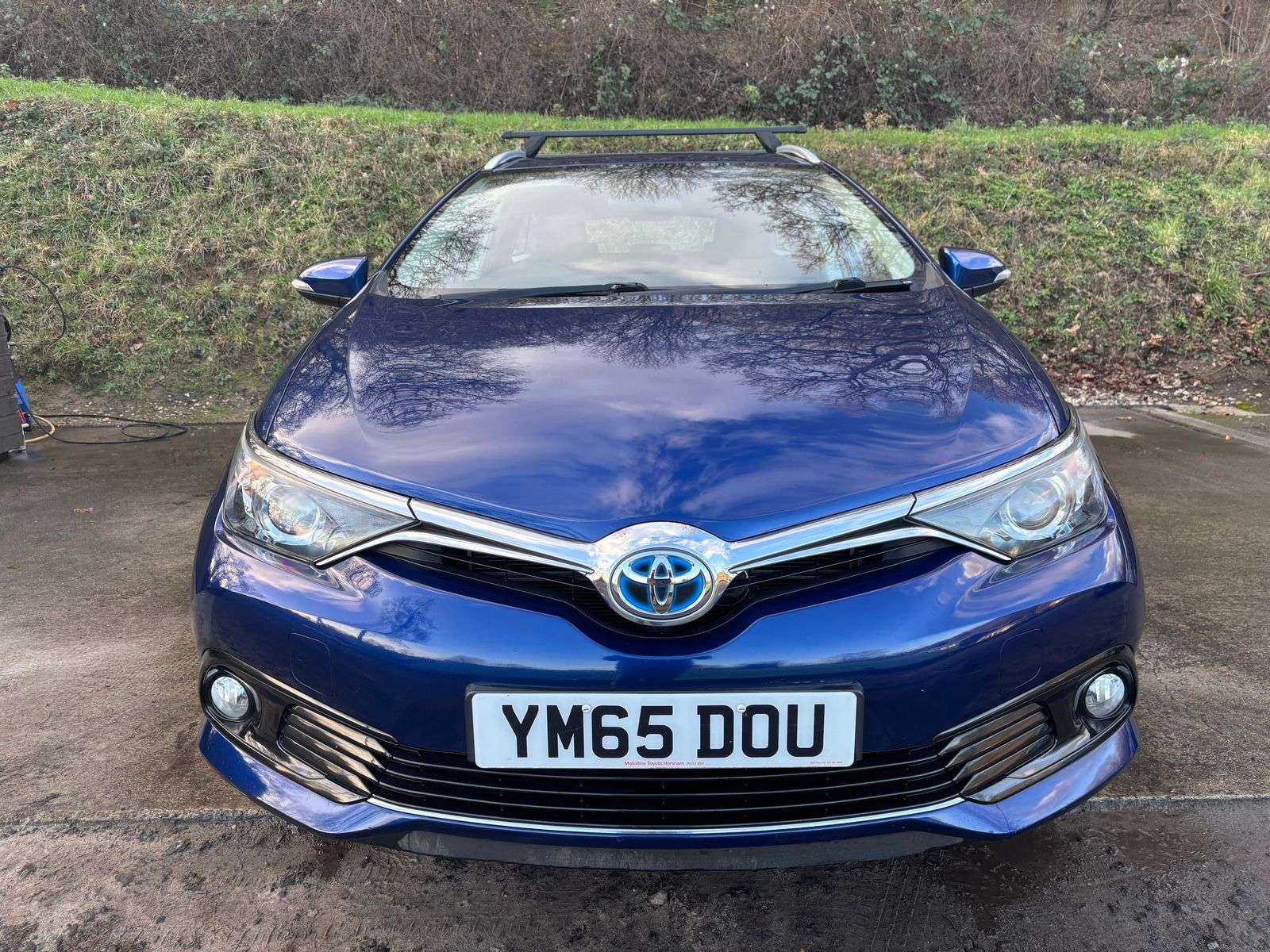 A 2016 TOYOTA AURIS 1.8 VVT-h Business Edition Touring Sports 5dr Petrol Hybrid CVT Euro 6 (s/s) (136 ps) A 2016 TOYOTA AURIS 1.8 VVT-h Business Edition Touring Sports 5dr Petrol Hybrid CVT Euro 6 (s/s) (136 ps)