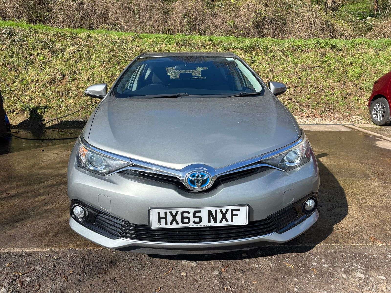 A 2015 TOYOTA AURIS 1.8 VVT-h Business Edition Hatchback 5dr Petrol Hybrid CVT Euro 6 (s/s) (136 ps) A 2015 TOYOTA AURIS 1.8 VVT-h Business Edition Hatchback 5dr Petrol Hybrid CVT Euro 6 (s/s) (136 ps)