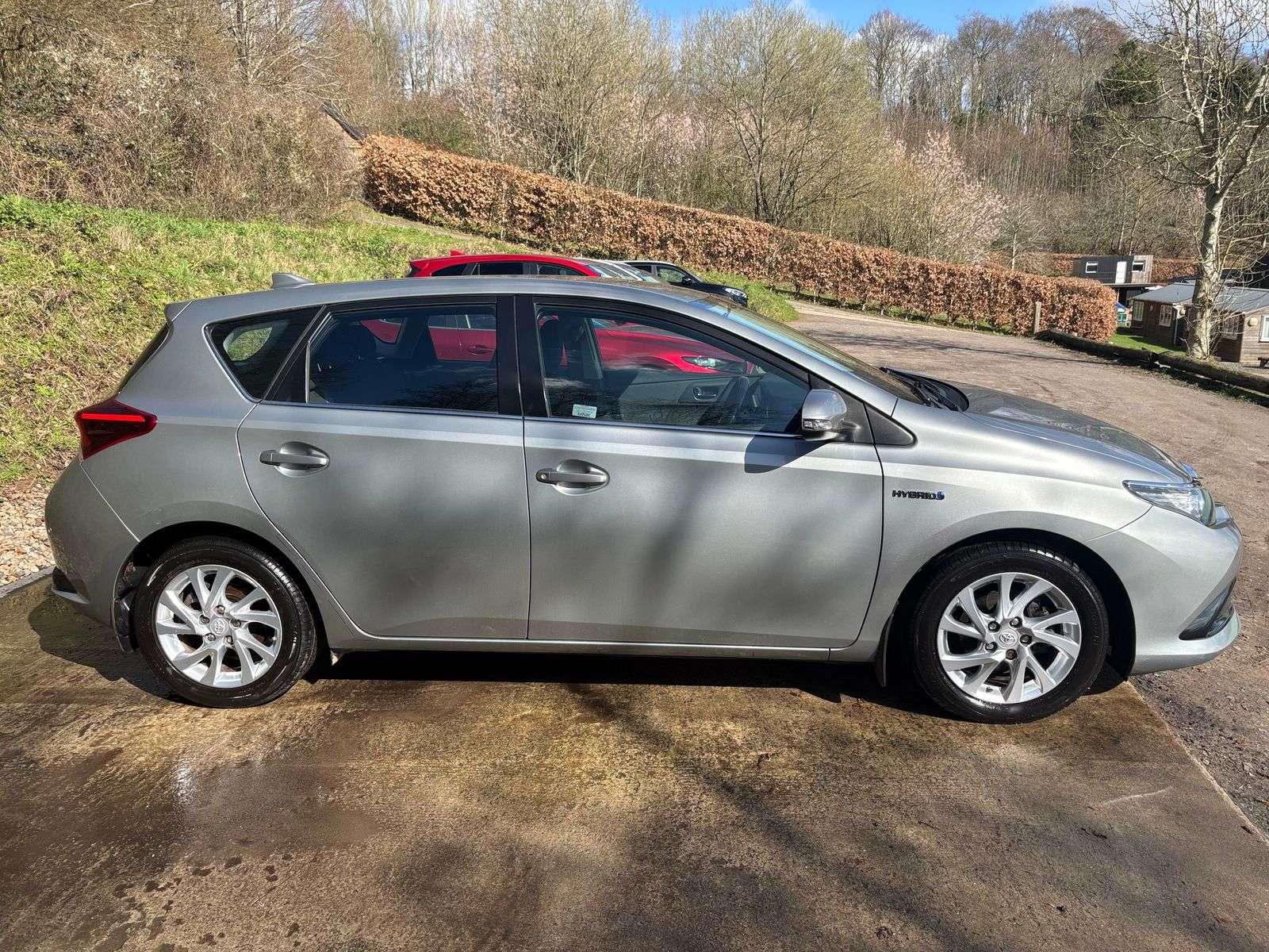 A 2015 TOYOTA AURIS 1.8 VVT-h Business Edition Hatchback 5dr Petrol Hybrid CVT Euro 6 (s/s) (136 ps) A 2015 TOYOTA AURIS 1.8 VVT-h Business Edition Hatchback 5dr Petrol Hybrid CVT Euro 6 (s/s) (136 ps)