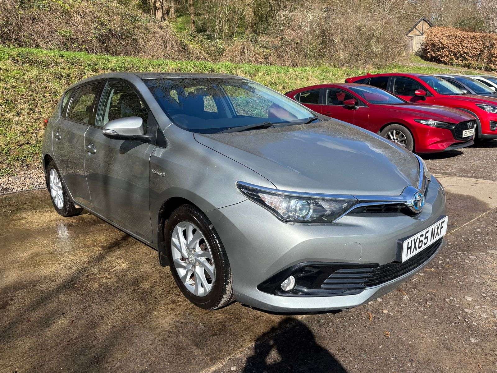 A 2015 TOYOTA AURIS 1.8 VVT-h Business Edition Hatchback 5dr Petrol Hybrid CVT Euro 6 (s/s) (136 ps) A 2015 TOYOTA AURIS 1.8 VVT-h Business Edition Hatchback 5dr Petrol Hybrid CVT Euro 6 (s/s) (136 ps)