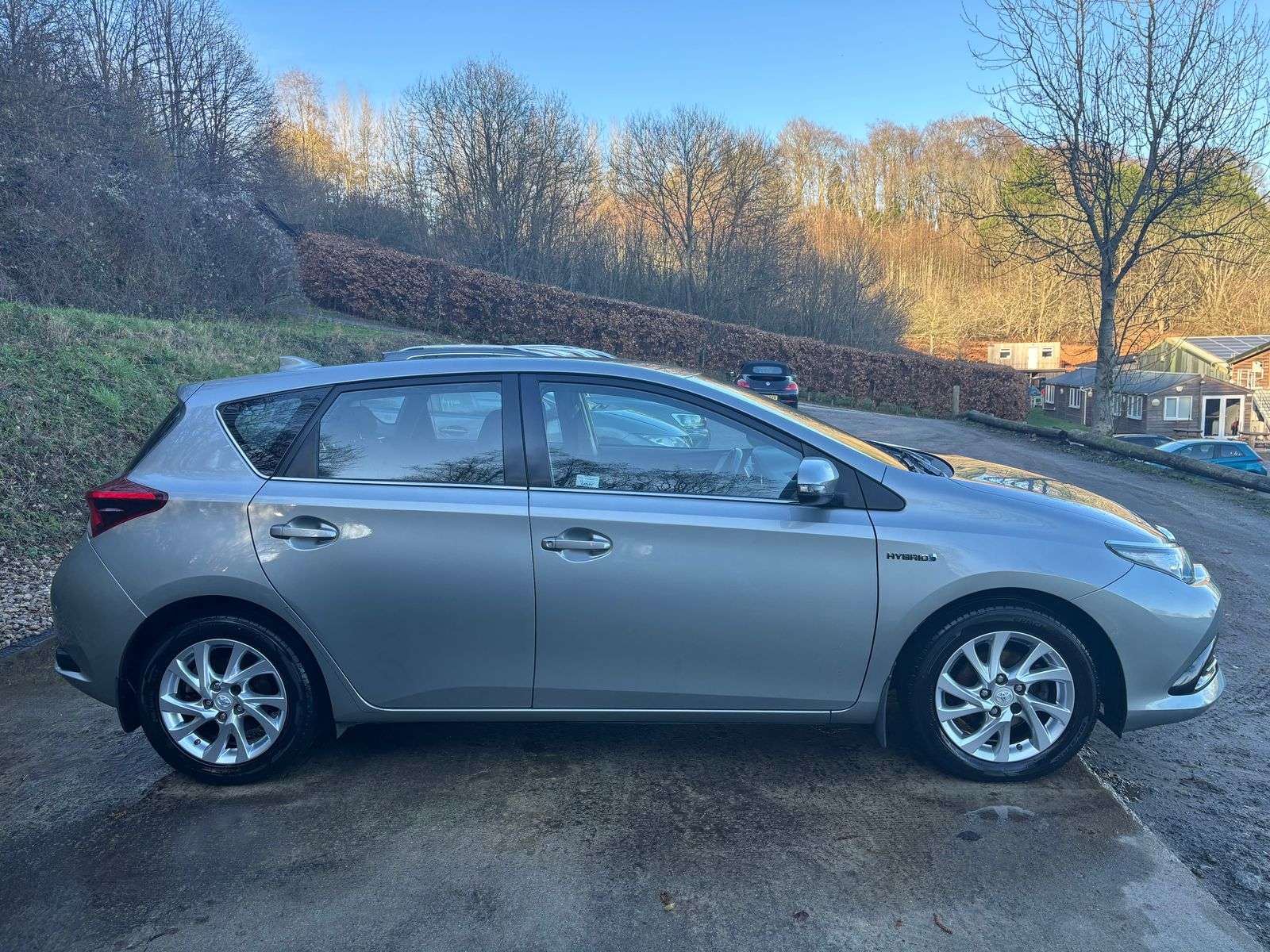 A 2015 TOYOTA AURIS 1.8 VVT-h Business Edition Hatchback 5dr Petrol Hybrid CVT Euro 6 (s/s) (136 ps) A 2015 TOYOTA AURIS 1.8 VVT-h Business Edition Hatchback 5dr Petrol Hybrid CVT Euro 6 (s/s) (136 ps)