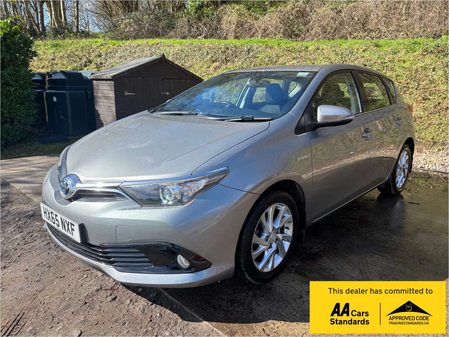A 2015 TOYOTA AURIS 1.8 VVT-h Business Edition Hatchback 5dr Petrol Hybrid CVT Euro 6 (s/s) (136 ps) A 2015 TOYOTA AURIS 1.8 VVT-h Business Edition Hatchback 5dr Petrol Hybrid CVT Euro 6 (s/s) (136 ps)