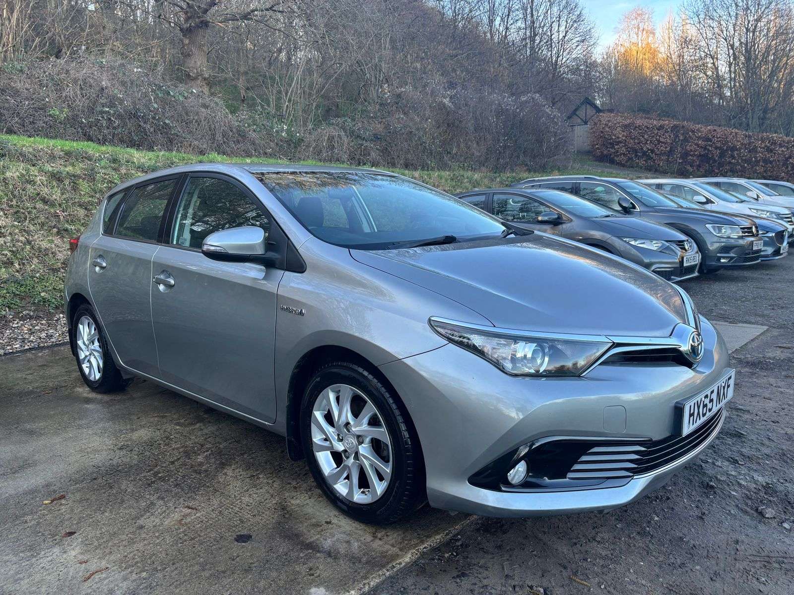 A 2015 TOYOTA AURIS 1.8 VVT-h Business Edition Hatchback 5dr Petrol Hybrid CVT Euro 6 (s/s) (136 ps) A 2015 TOYOTA AURIS 1.8 VVT-h Business Edition Hatchback 5dr Petrol Hybrid CVT Euro 6 (s/s) (136 ps)