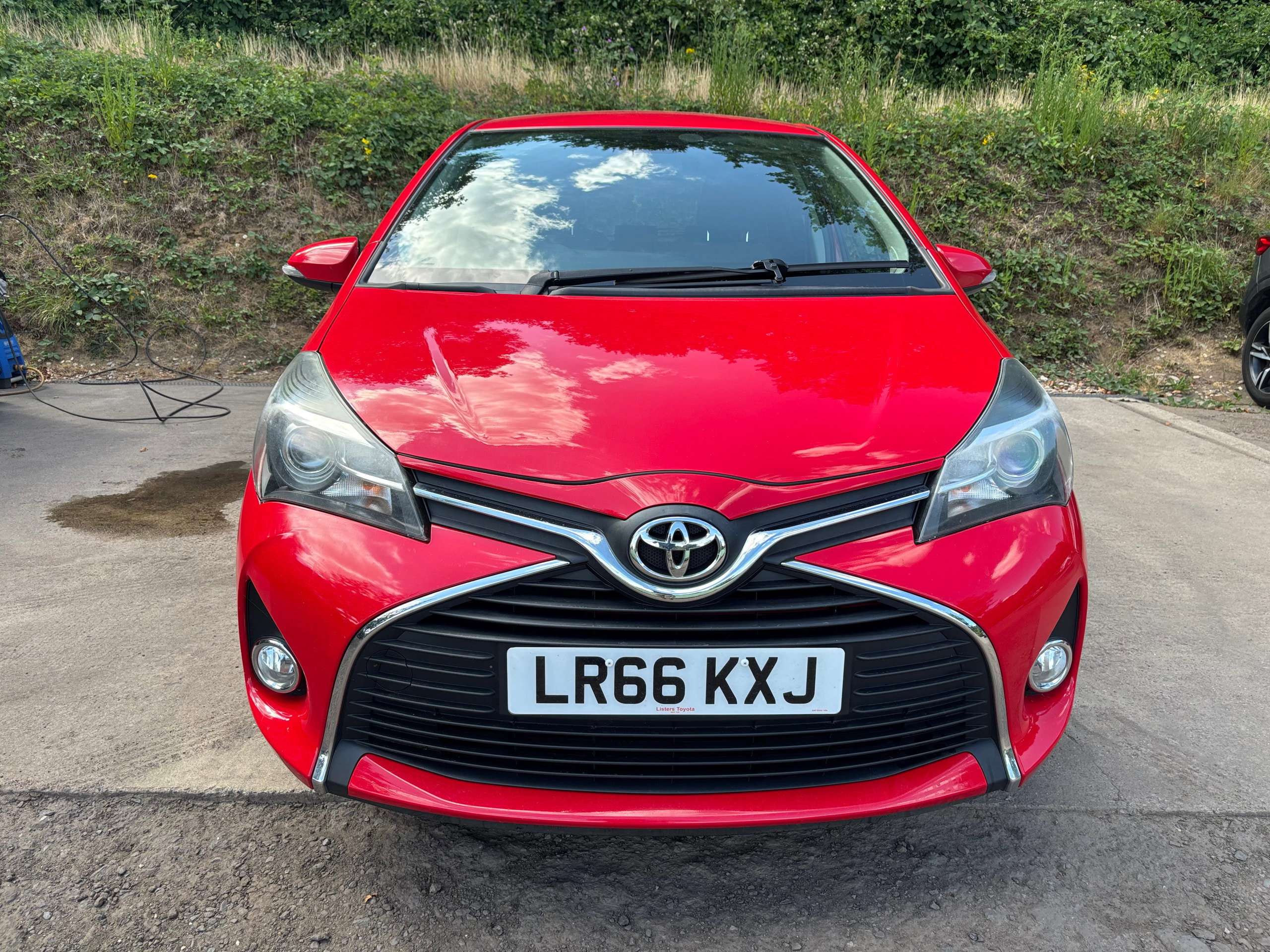 A 2016 TOYOTA YARIS 1.33 Dual VVT-i Icon Hatchback 5dr Petrol Multidrive S Euro 6 (99 ps) A 2016 TOYOTA YARIS 1.33 Dual VVT-i Icon Hatchback 5dr Petrol Multidrive S Euro 6 (99 ps)