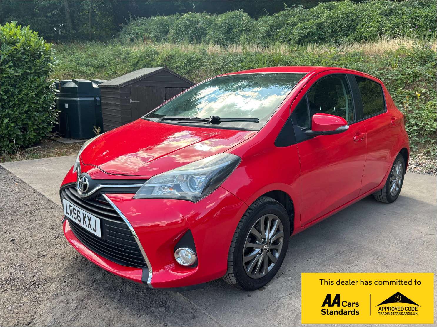 A 2016 TOYOTA YARIS 1.33 Dual VVT-i Icon Hatchback 5dr Petrol Multidrive S Euro 6 (99 ps) A 2016 TOYOTA YARIS 1.33 Dual VVT-i Icon Hatchback 5dr Petrol Multidrive S Euro 6 (99 ps)
