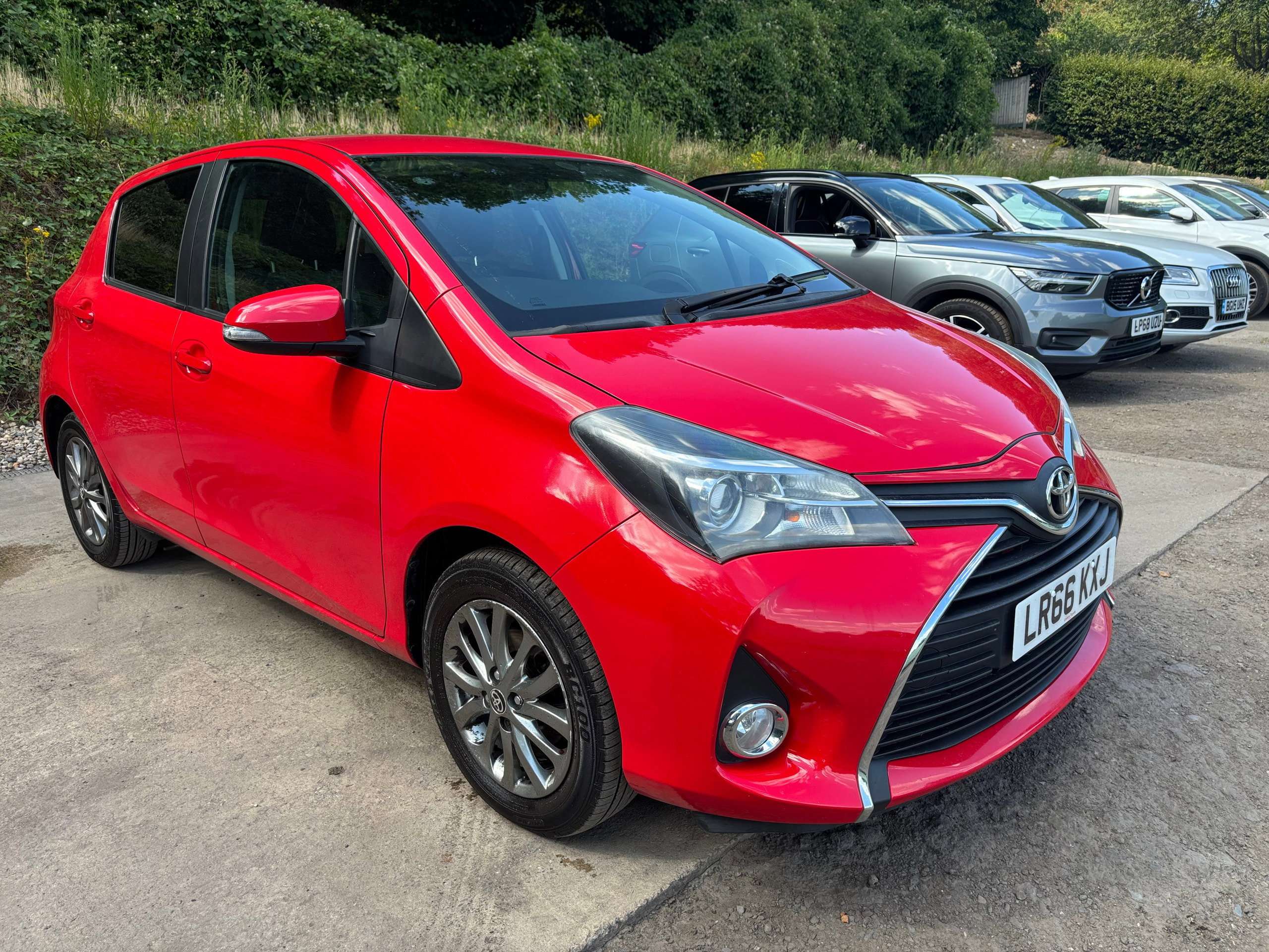 A 2016 TOYOTA YARIS 1.33 Dual VVT-i Icon Hatchback 5dr Petrol Multidrive S Euro 6 (99 ps) A 2016 TOYOTA YARIS 1.33 Dual VVT-i Icon Hatchback 5dr Petrol Multidrive S Euro 6 (99 ps)