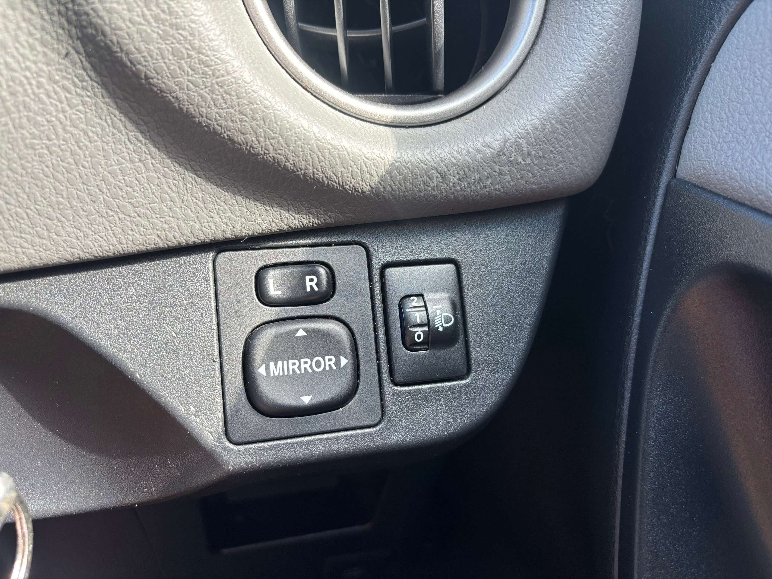 2016 TOYOTA YARIS 2016 TOYOTA YARIS