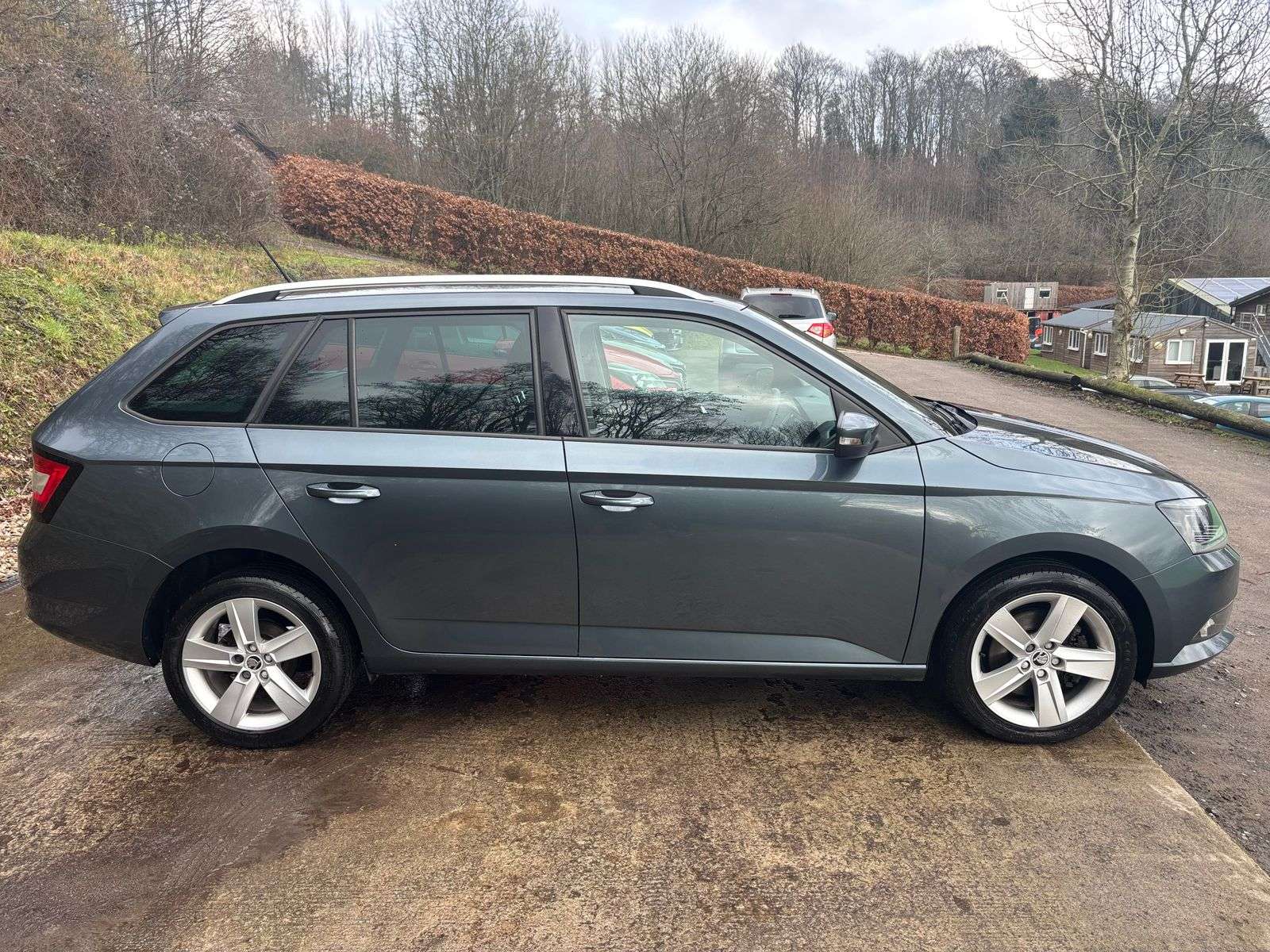 A 2015 SKODA FABIA 1.2 TSI SE L Estate 5dr Petrol DSG Euro 6 (s/s) (110 ps) A 2015 SKODA FABIA 1.2 TSI SE L Estate 5dr Petrol DSG Euro 6 (s/s) (110 ps)