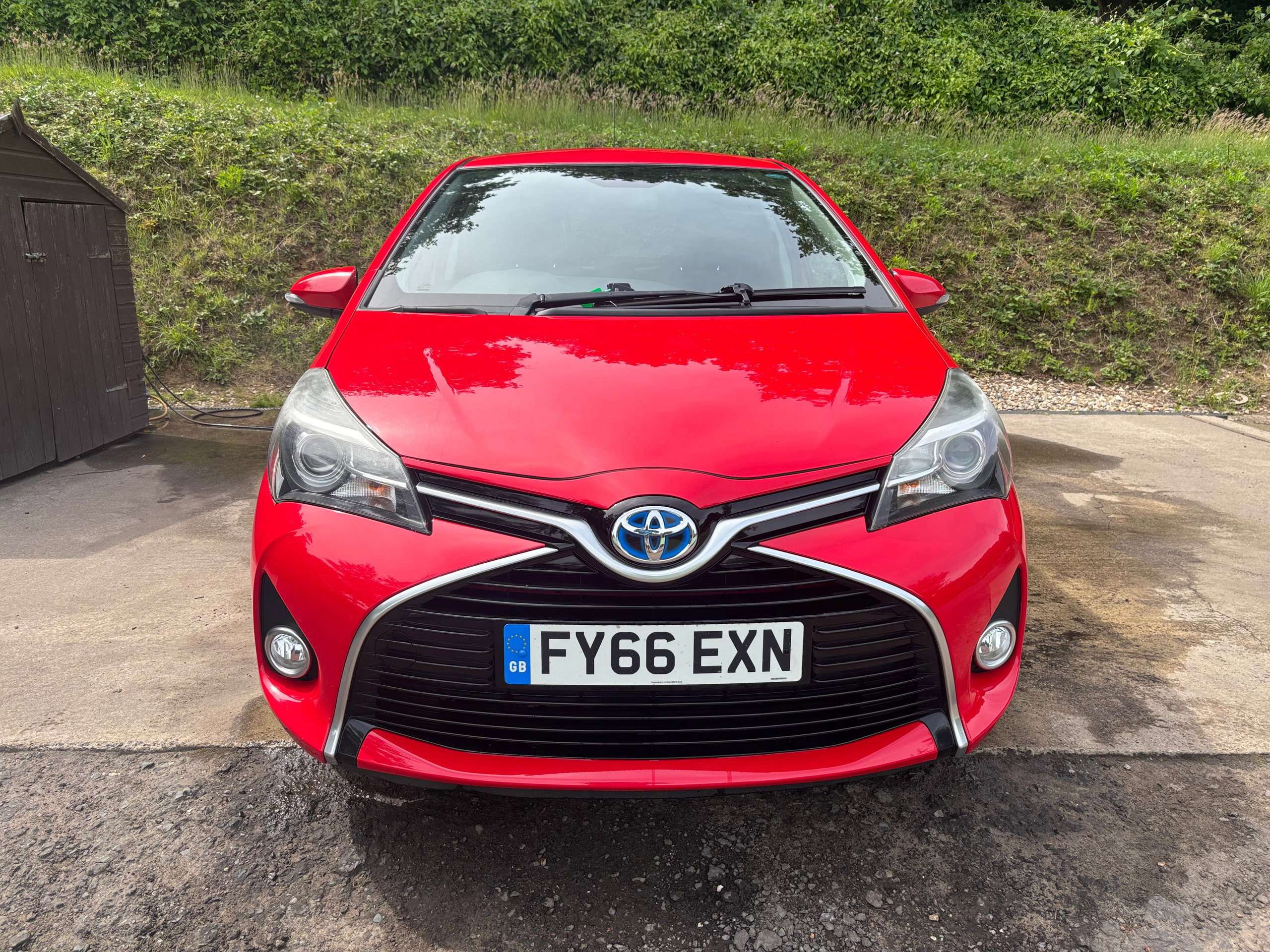 A 2016 TOYOTA YARIS 1.5 VVT-h Icon Hatchback 5dr Petrol Hybrid E-CVT Euro 6 (101 ps) A 2016 TOYOTA YARIS 1.5 VVT-h Icon Hatchback 5dr Petrol Hybrid E-CVT Euro 6 (101 ps)