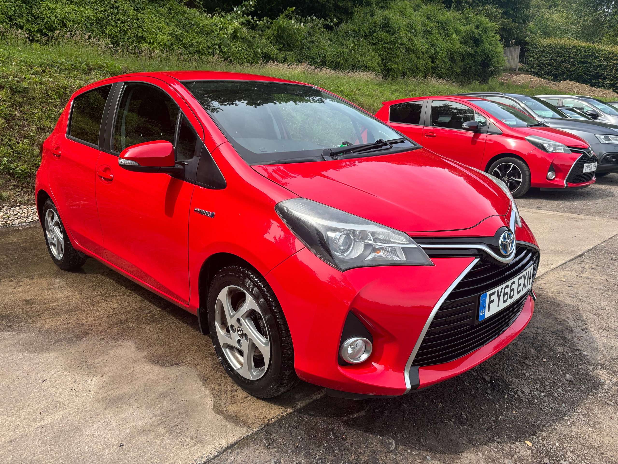 A 2016 TOYOTA YARIS 1.5 VVT-h Icon Hatchback 5dr Petrol Hybrid E-CVT Euro 6 (101 ps) A 2016 TOYOTA YARIS 1.5 VVT-h Icon Hatchback 5dr Petrol Hybrid E-CVT Euro 6 (101 ps)
