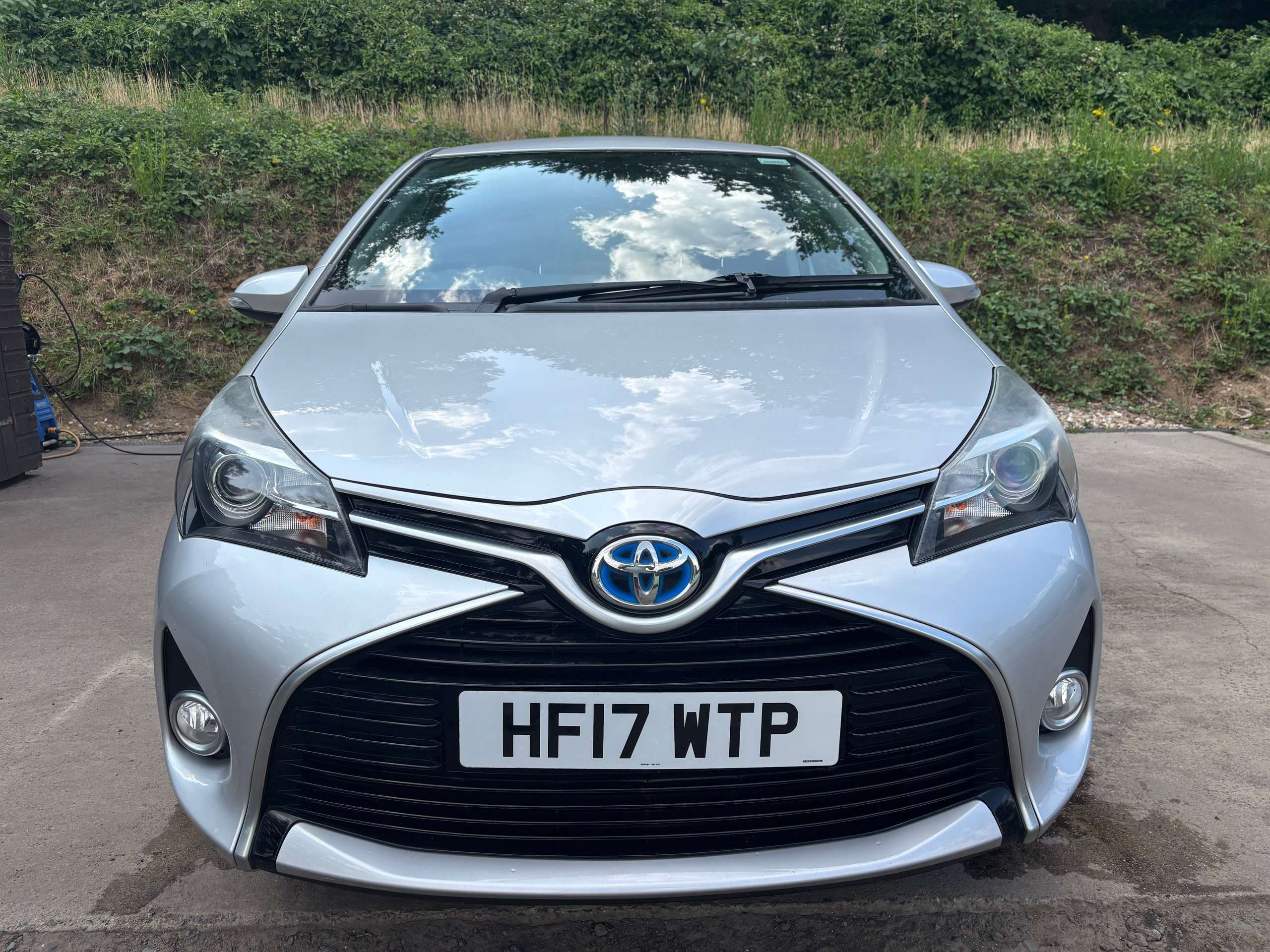 A 2017 TOYOTA YARIS 1.5 VVT-h Icon Hatchback 5dr Petrol Hybrid E-CVT Euro 6 (101 ps) A 2017 TOYOTA YARIS 1.5 VVT-h Icon Hatchback 5dr Petrol Hybrid E-CVT Euro 6 (101 ps)