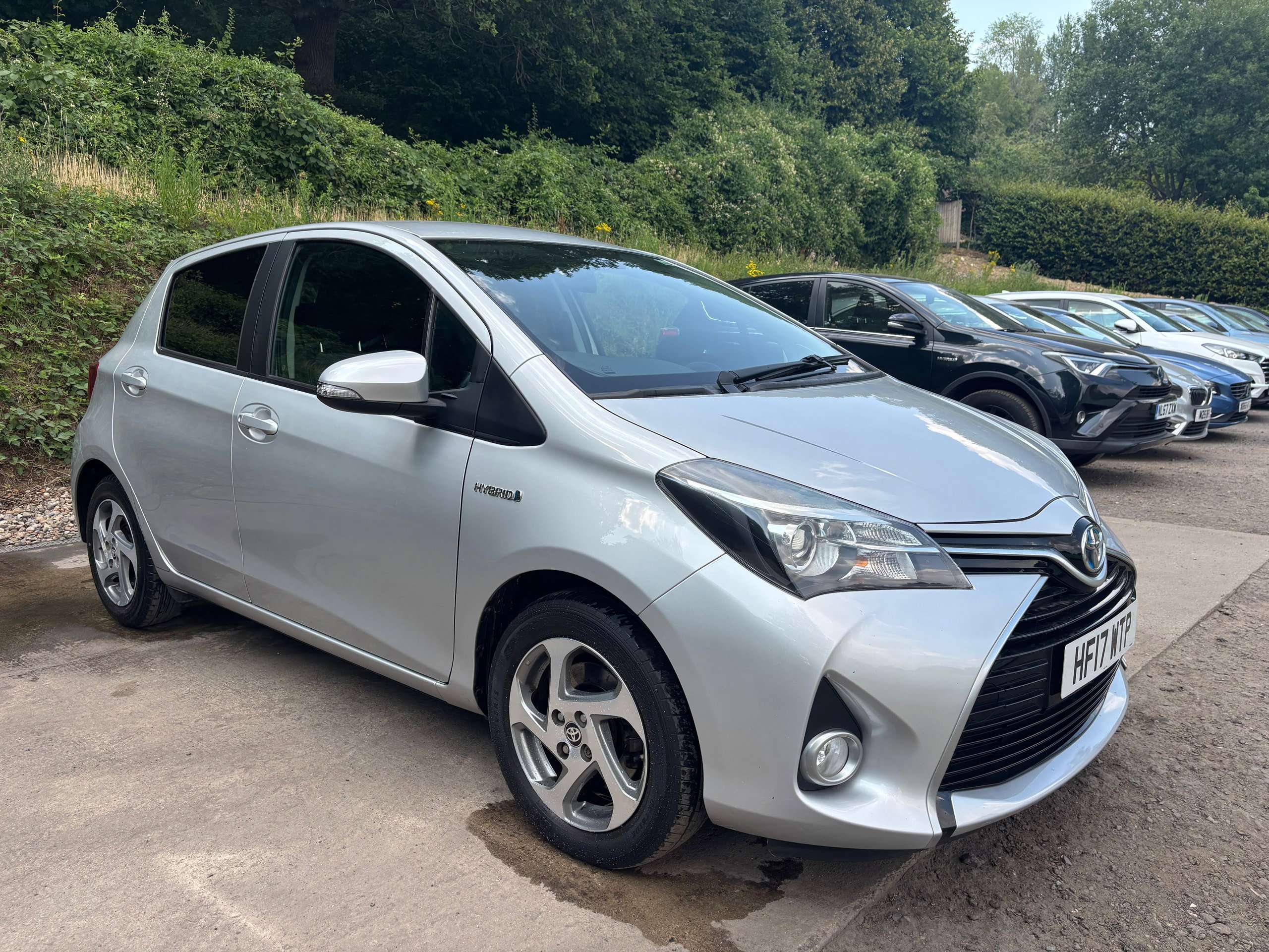 A 2017 TOYOTA YARIS 1.5 VVT-h Icon Hatchback 5dr Petrol Hybrid E-CVT Euro 6 (101 ps) A 2017 TOYOTA YARIS 1.5 VVT-h Icon Hatchback 5dr Petrol Hybrid E-CVT Euro 6 (101 ps)
