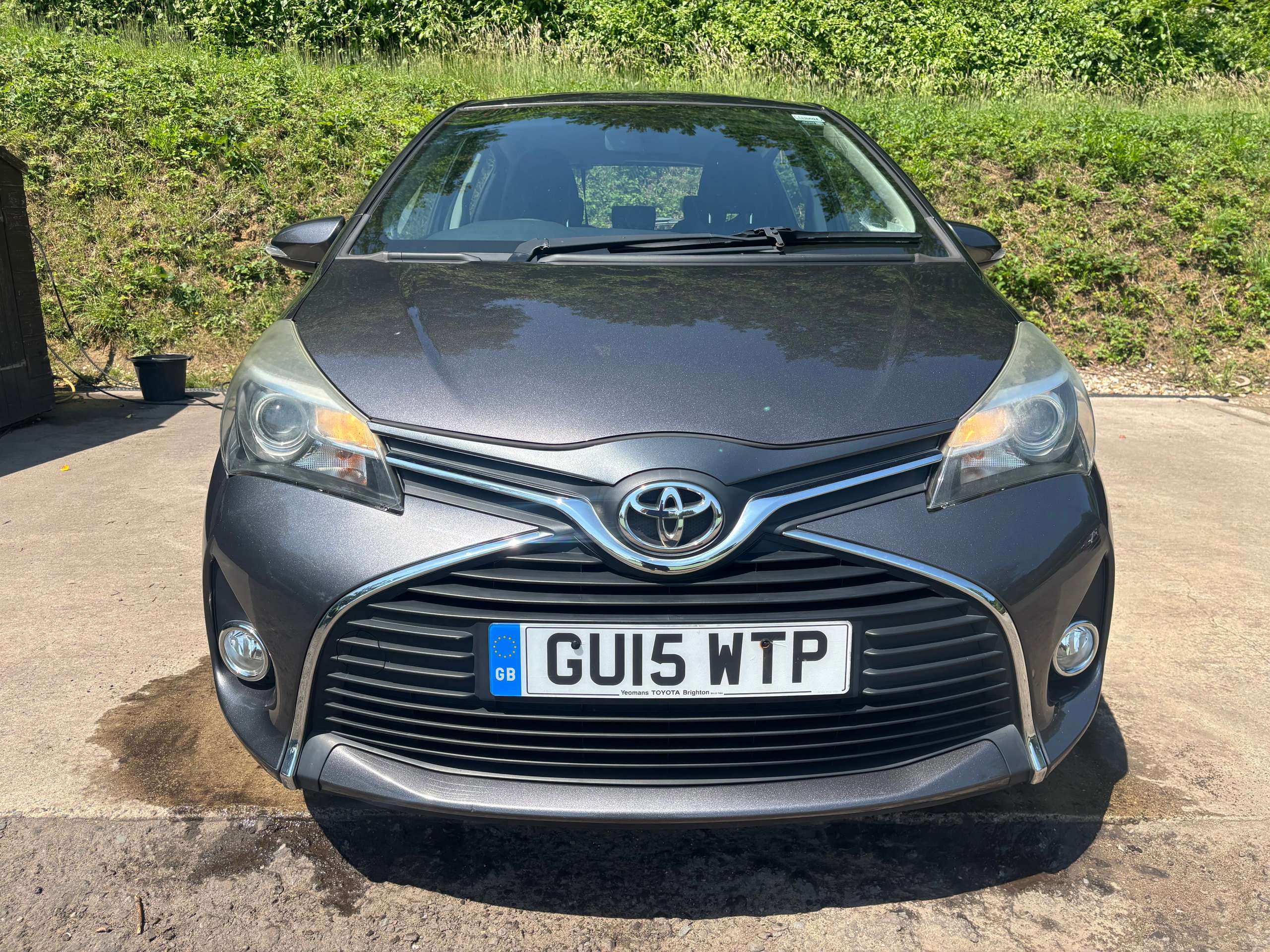 A 2015 TOYOTA YARIS 1.33 Dual VVT-i Icon Hatchback 5dr Petrol Manual Euro 5 Euro 5 (99 ps) A 2015 TOYOTA YARIS 1.33 Dual VVT-i Icon Hatchback 5dr Petrol Manual Euro 5 Euro 5 (99 ps)