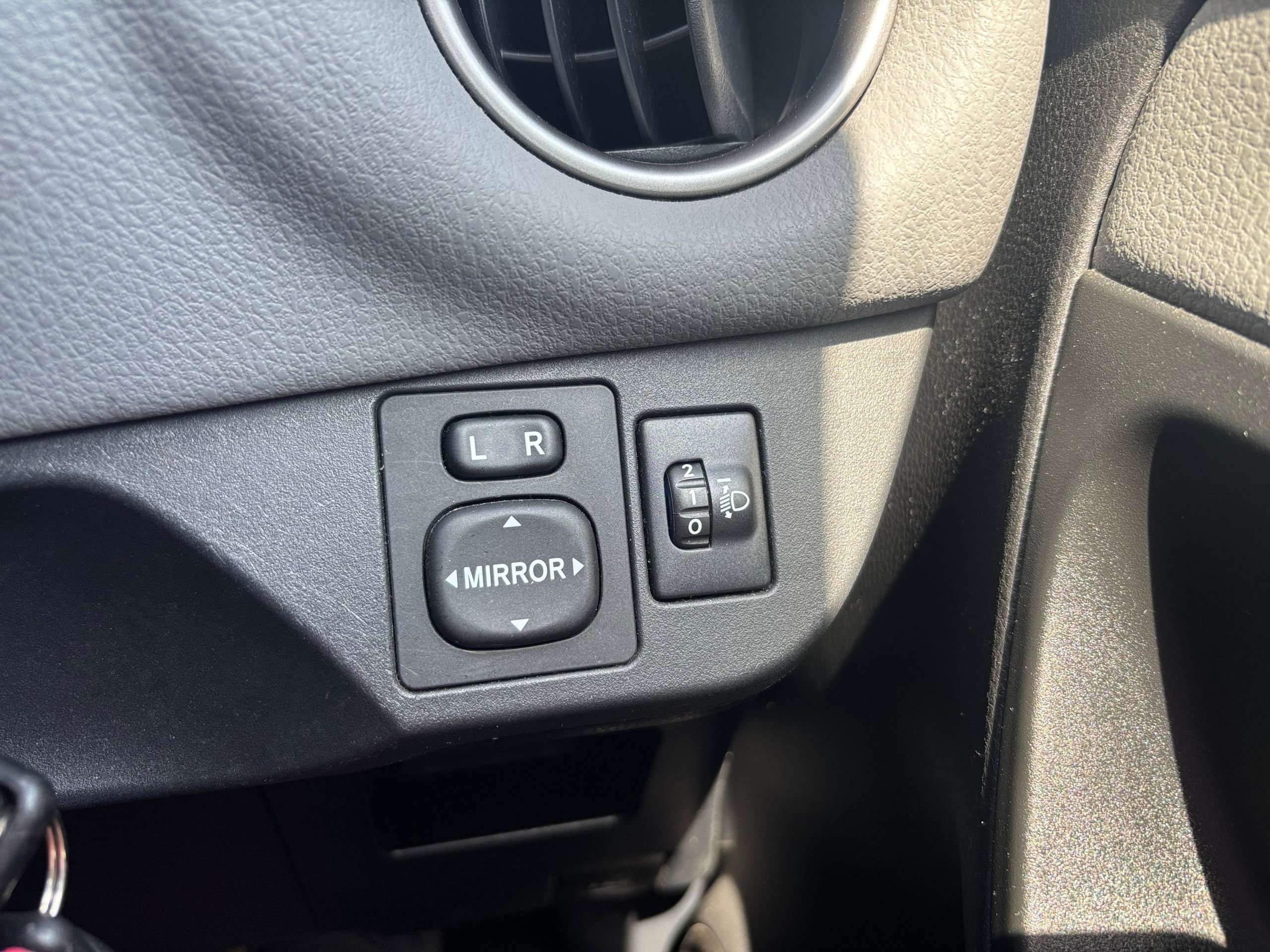 2015 TOYOTA YARIS 2015 TOYOTA YARIS