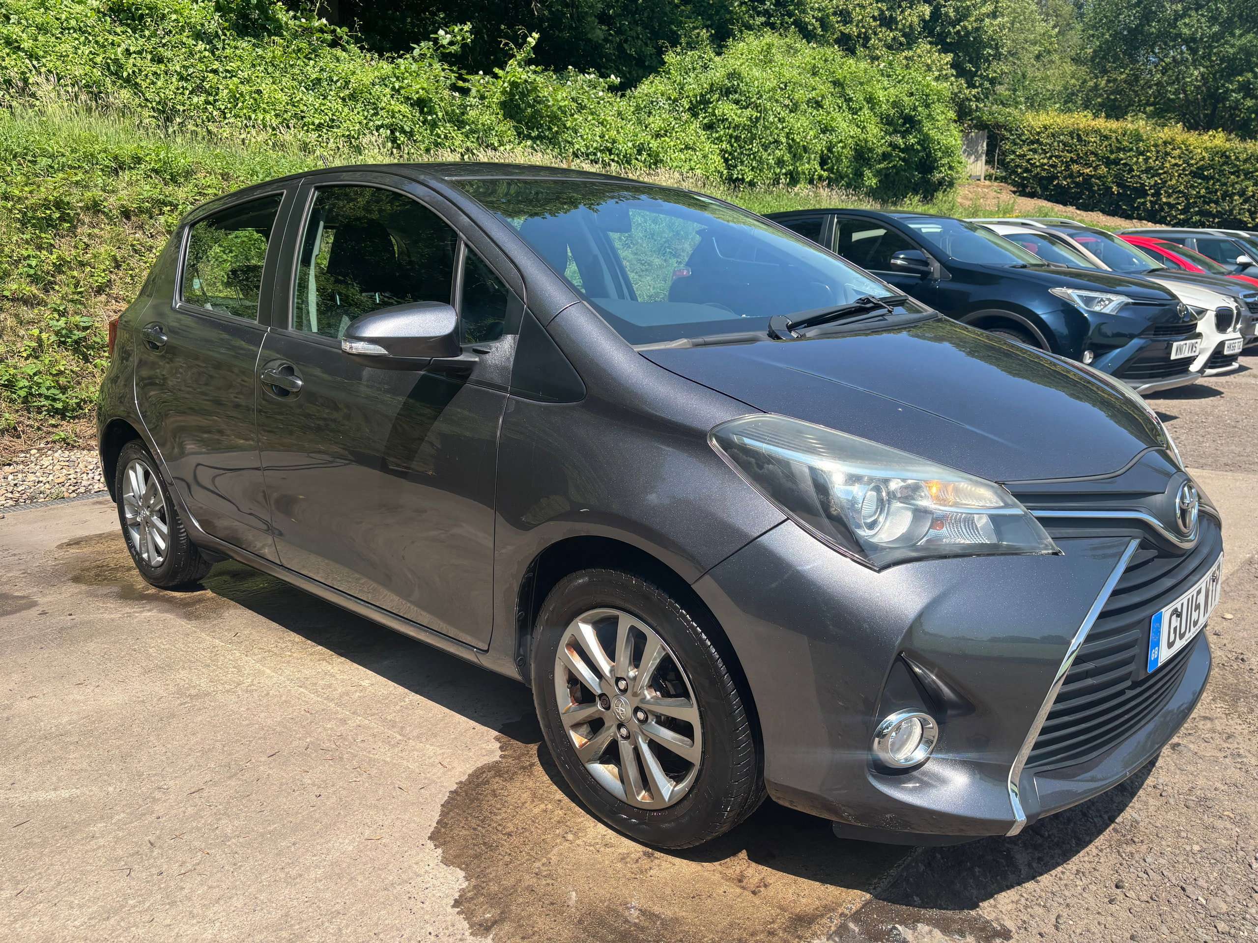 A 2015 TOYOTA YARIS 1.33 Dual VVT-i Icon Hatchback 5dr Petrol Manual Euro 5 Euro 5 (99 ps) A 2015 TOYOTA YARIS 1.33 Dual VVT-i Icon Hatchback 5dr Petrol Manual Euro 5 Euro 5 (99 ps)